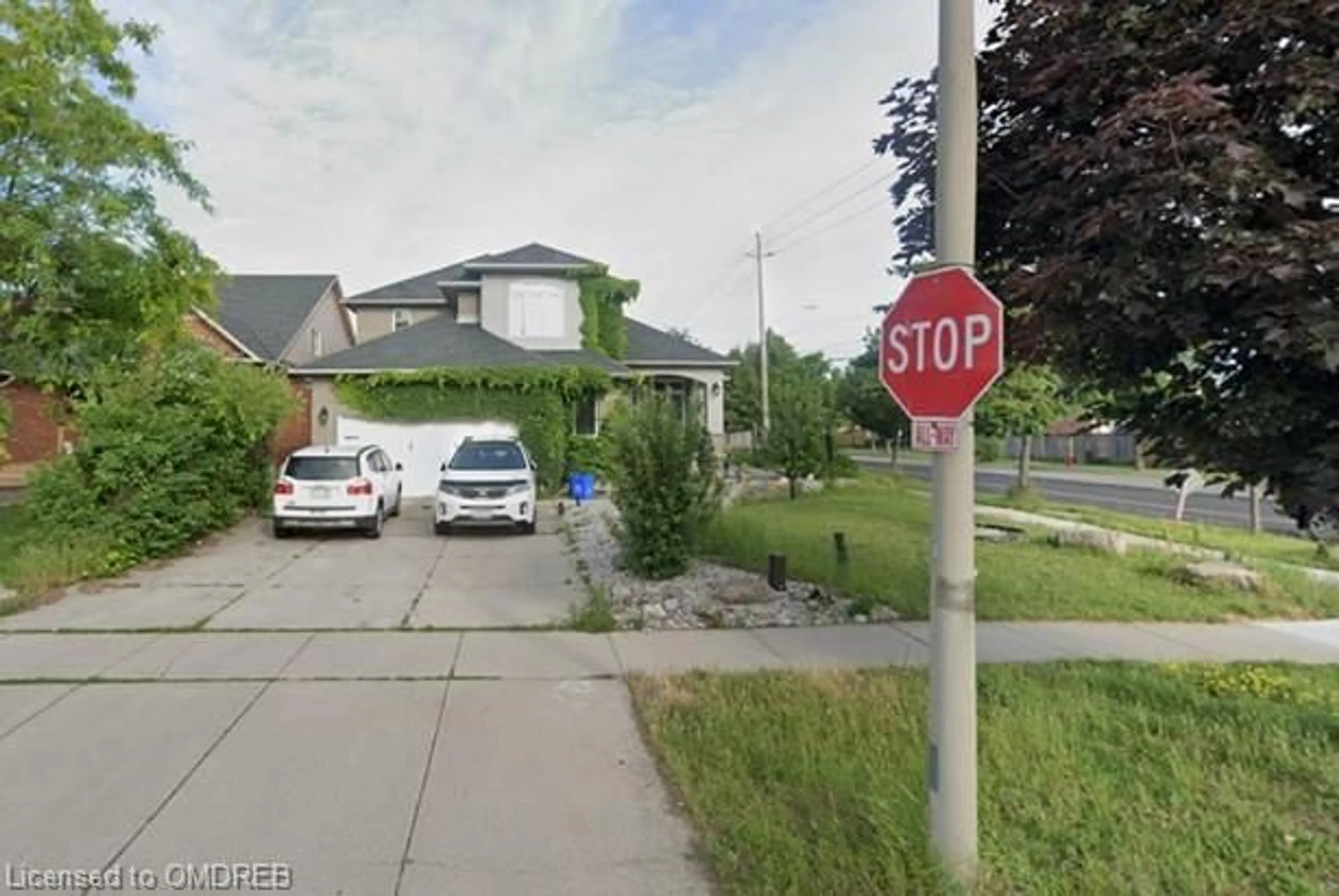 Frontside or backside of a home, the street view for 79 Gatestone Dr, Stoney Creek Ontario L8J 3T7