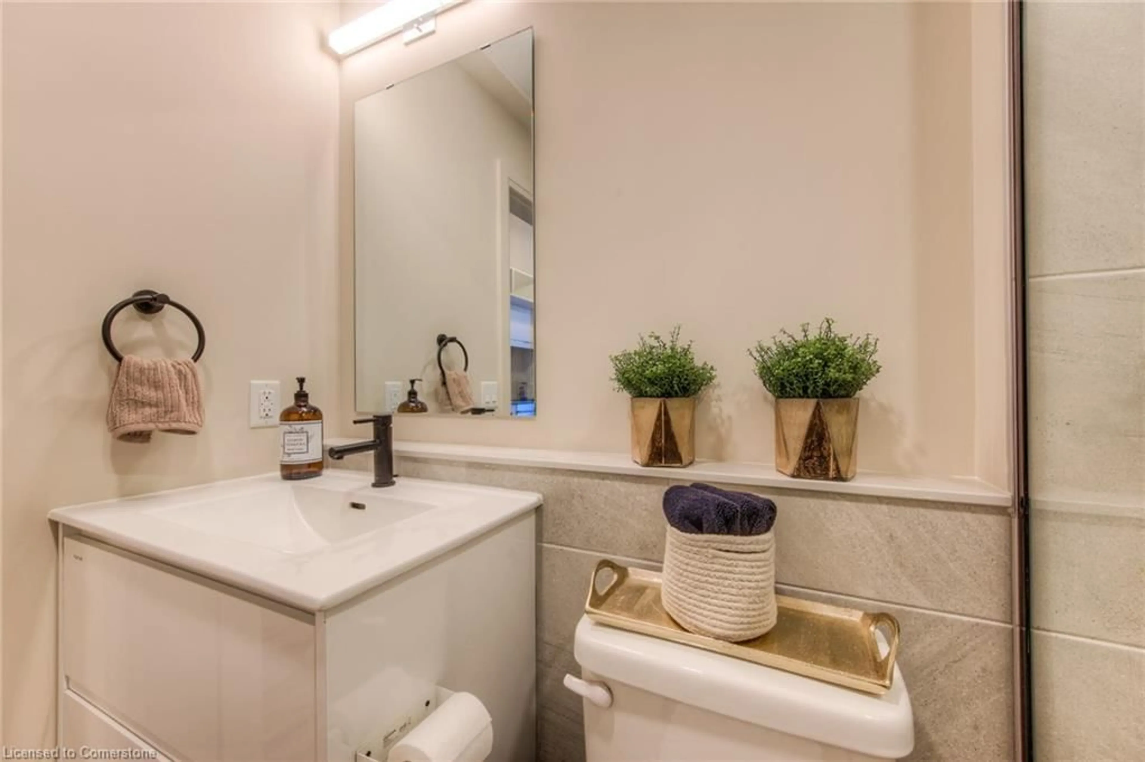 Bathroom for 245 Downie St #204, Stratford Ontario N5A 1X5