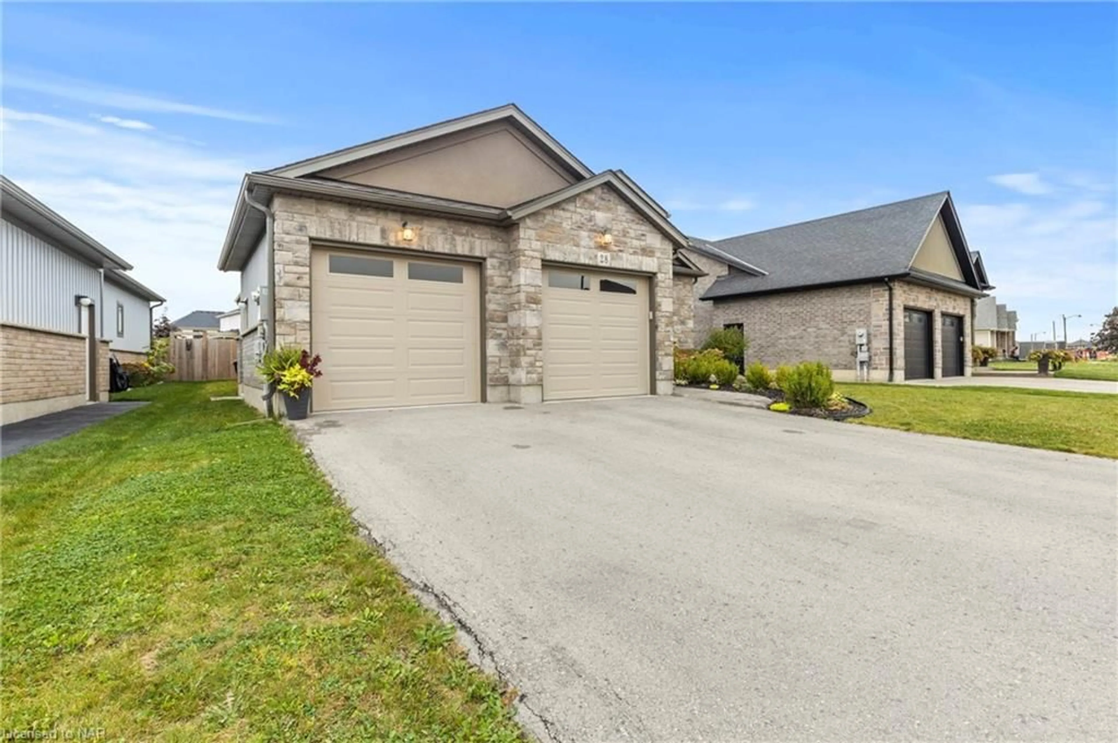 Frontside or backside of a home, the street view for 28 Venture Way, Thorold Ontario L2V 0B7