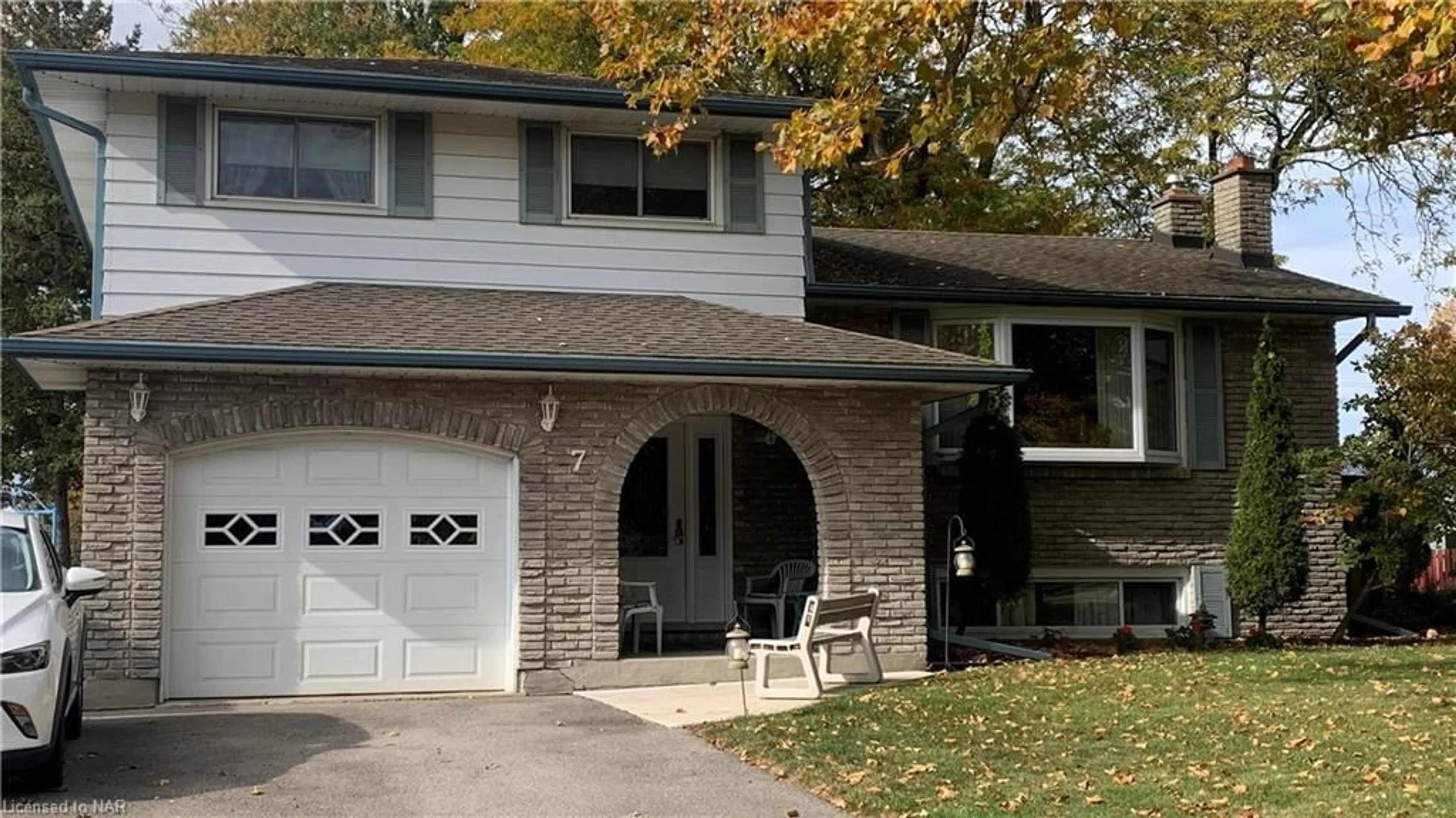 Home with brick exterior material for 7 Cranbrook Cres, Welland Ontario L3C 3P5