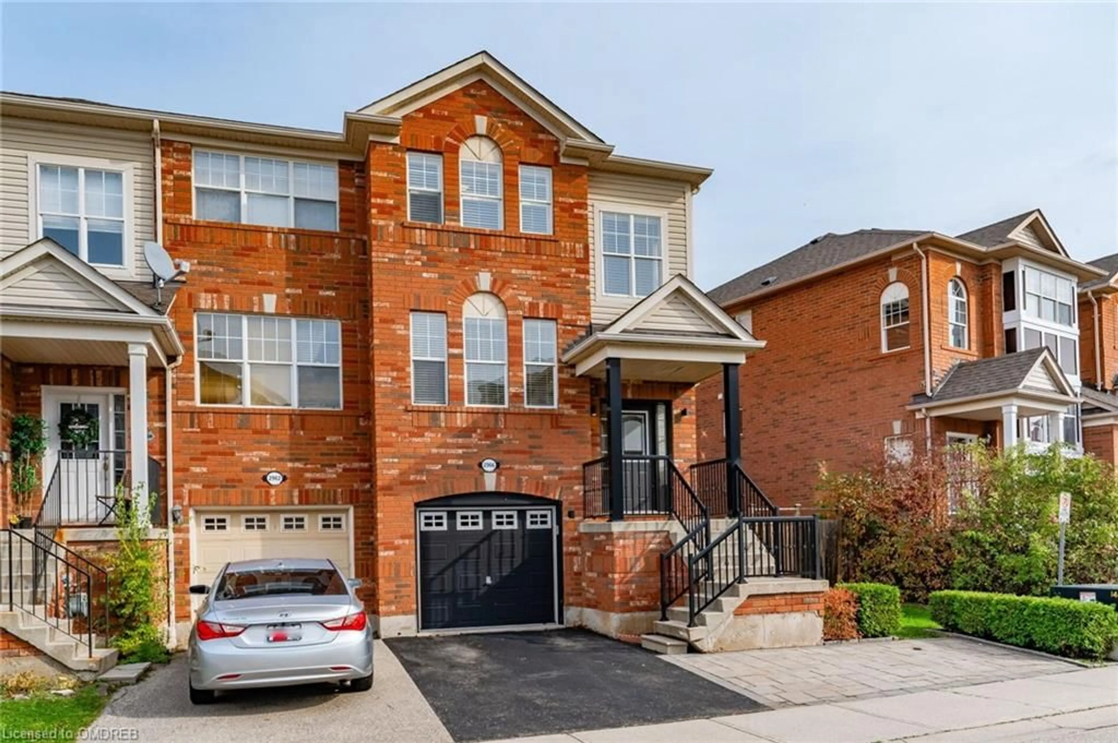 A pic from exterior of the house or condo, the street view for 2966 Garnethill Way, Oakville Ontario L6M 5E9