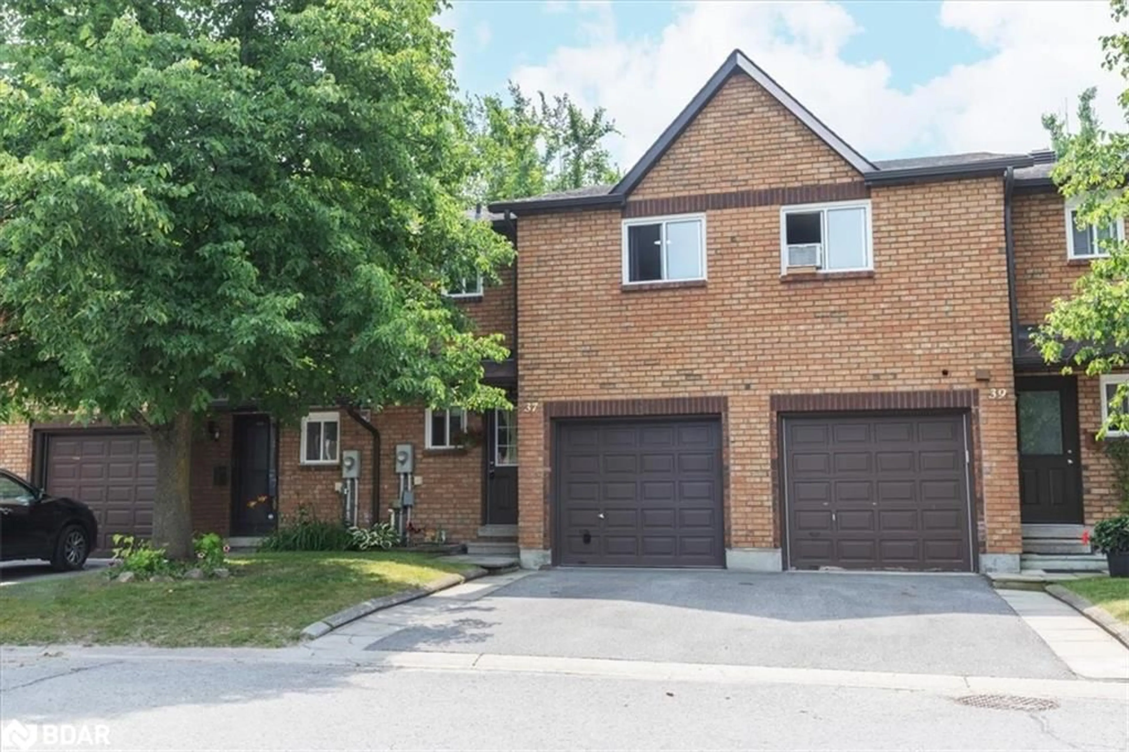 A pic from exterior of the house or condo, the street view for 37 Loggers Run, Barrie Ontario L4N 6W3