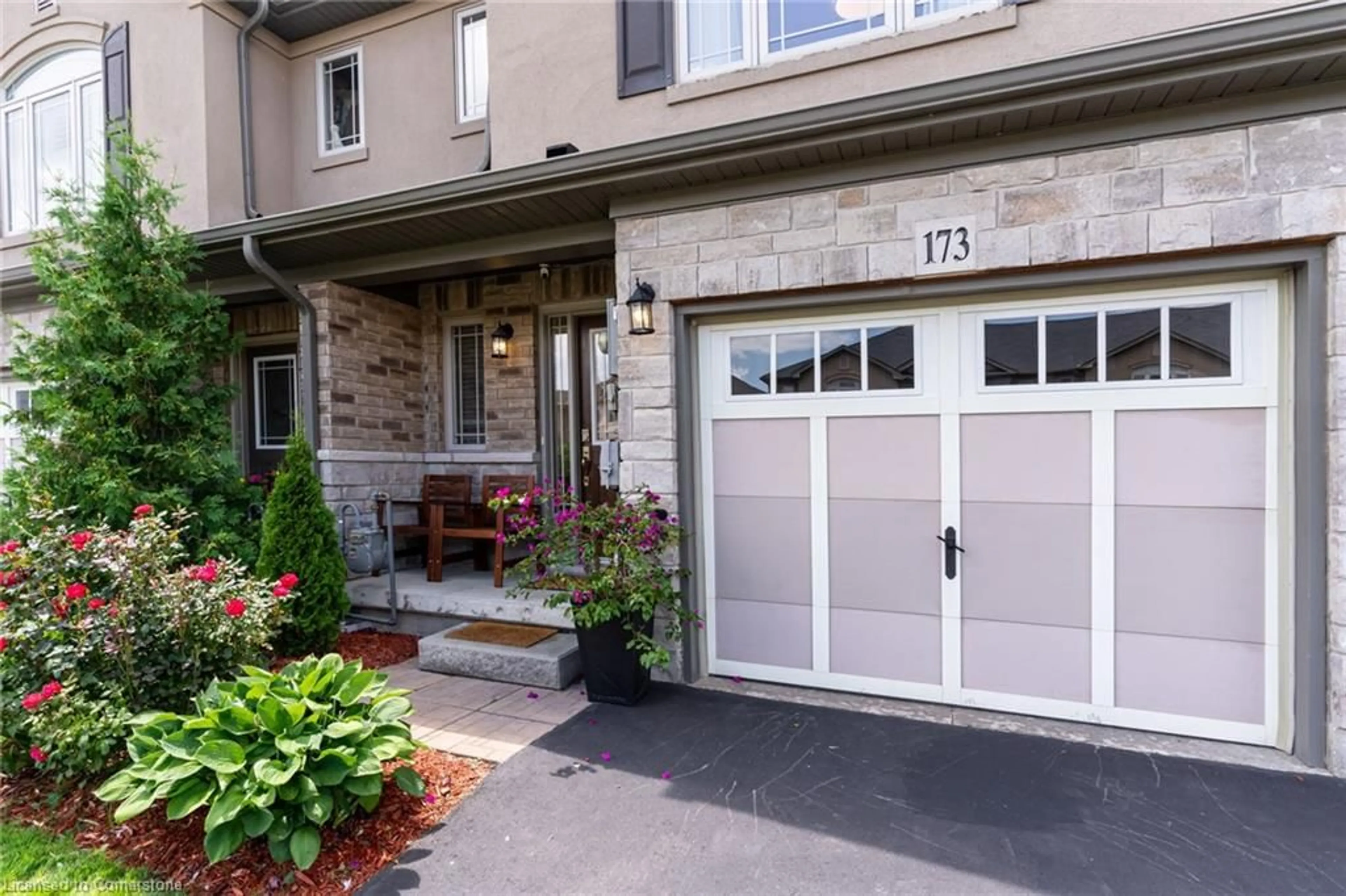 Indoor entryway, cement floor for 173 Westbank Trail, Stoney Creek Ontario L8J 0H3