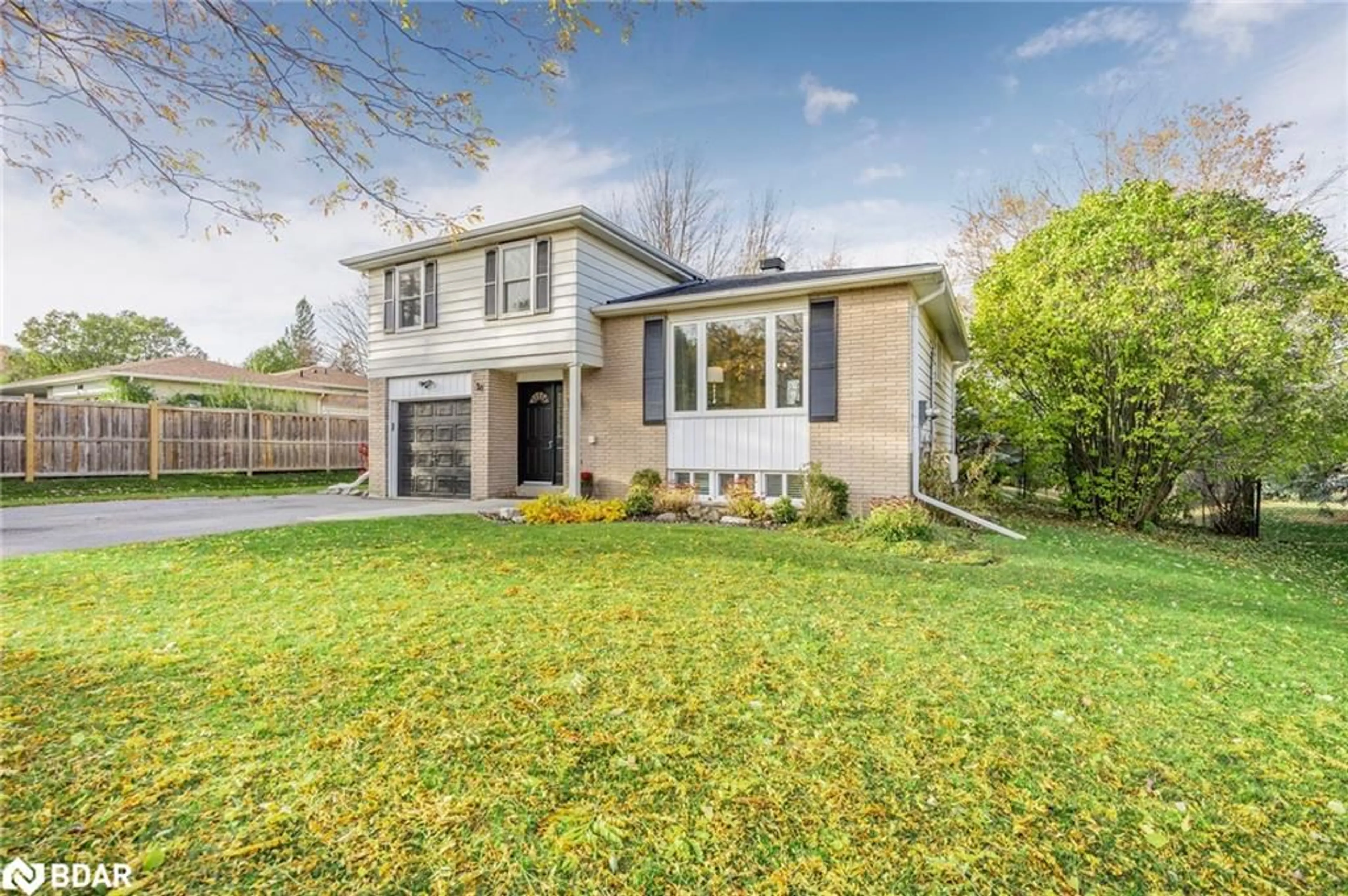 Frontside or backside of a home, cottage for 20 Jamieson Dr, Rosemont Ontario L0N 1R0