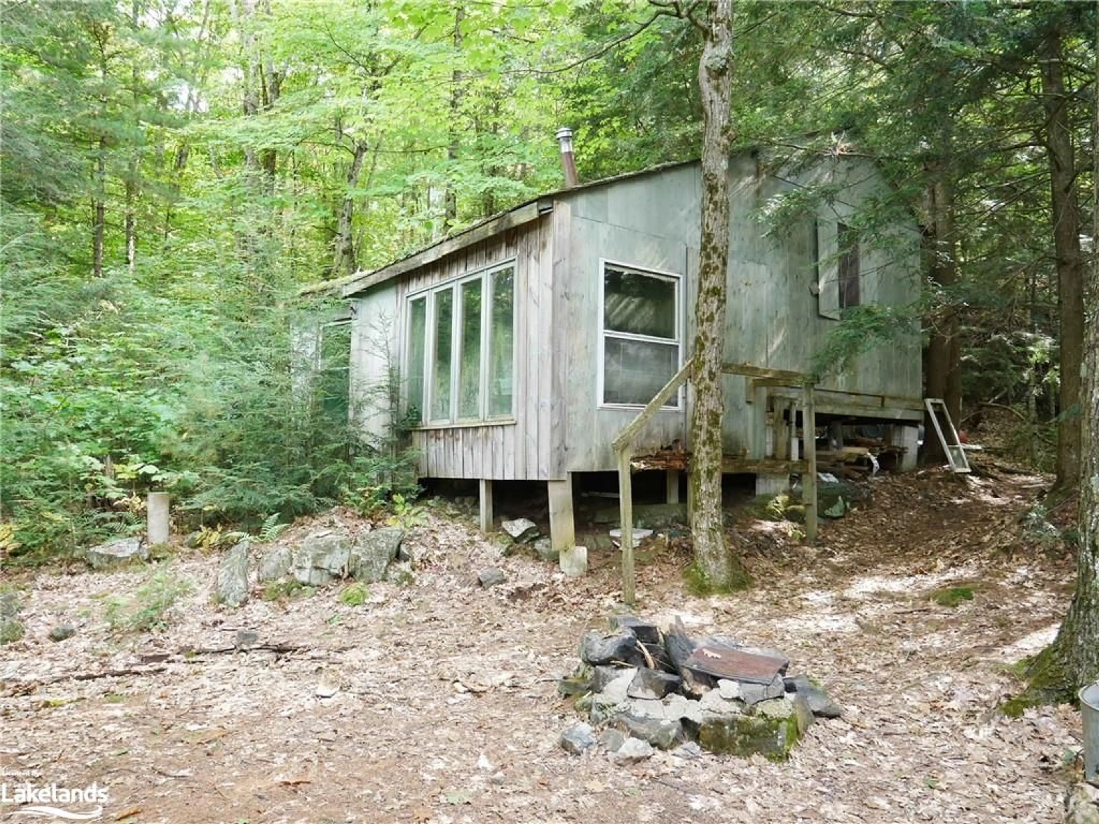 Shed for 773 Mccoy Lake, Seguin Ontario P2A 0B2