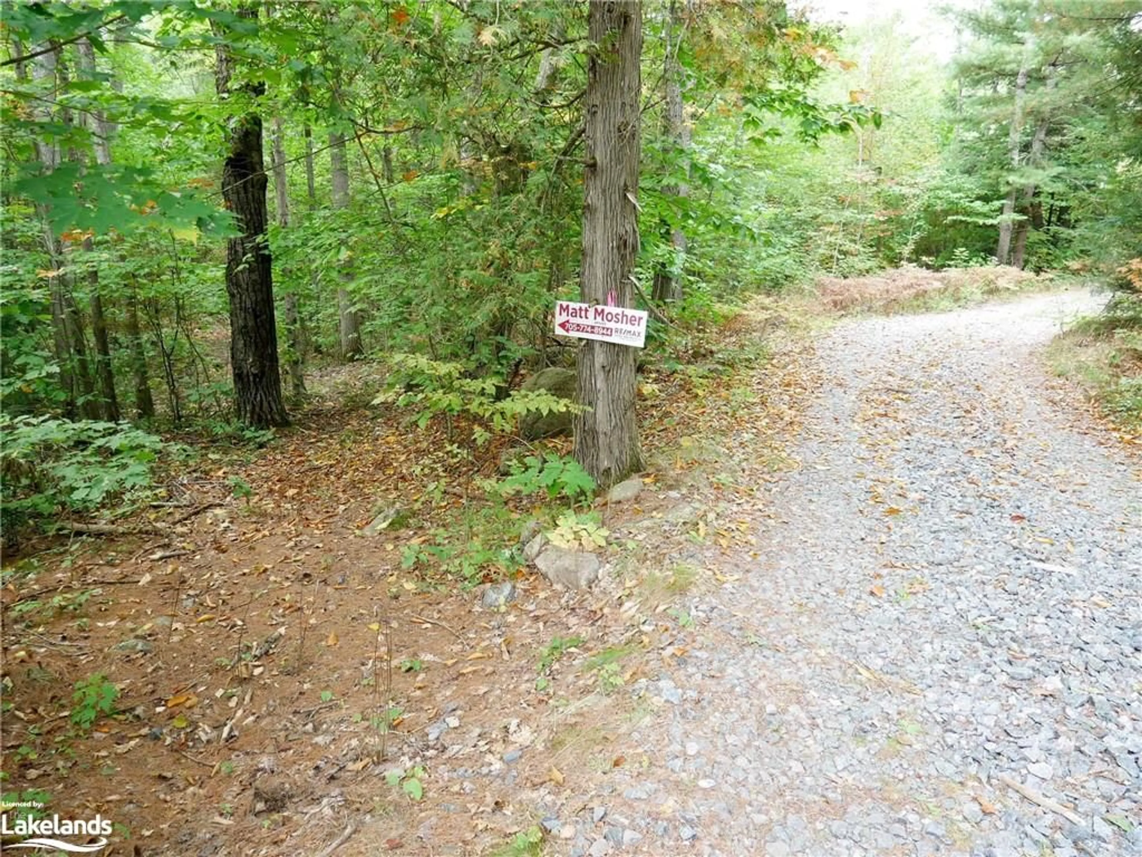 Parking for 773 Mccoy Lake, Seguin Ontario P2A 0B2