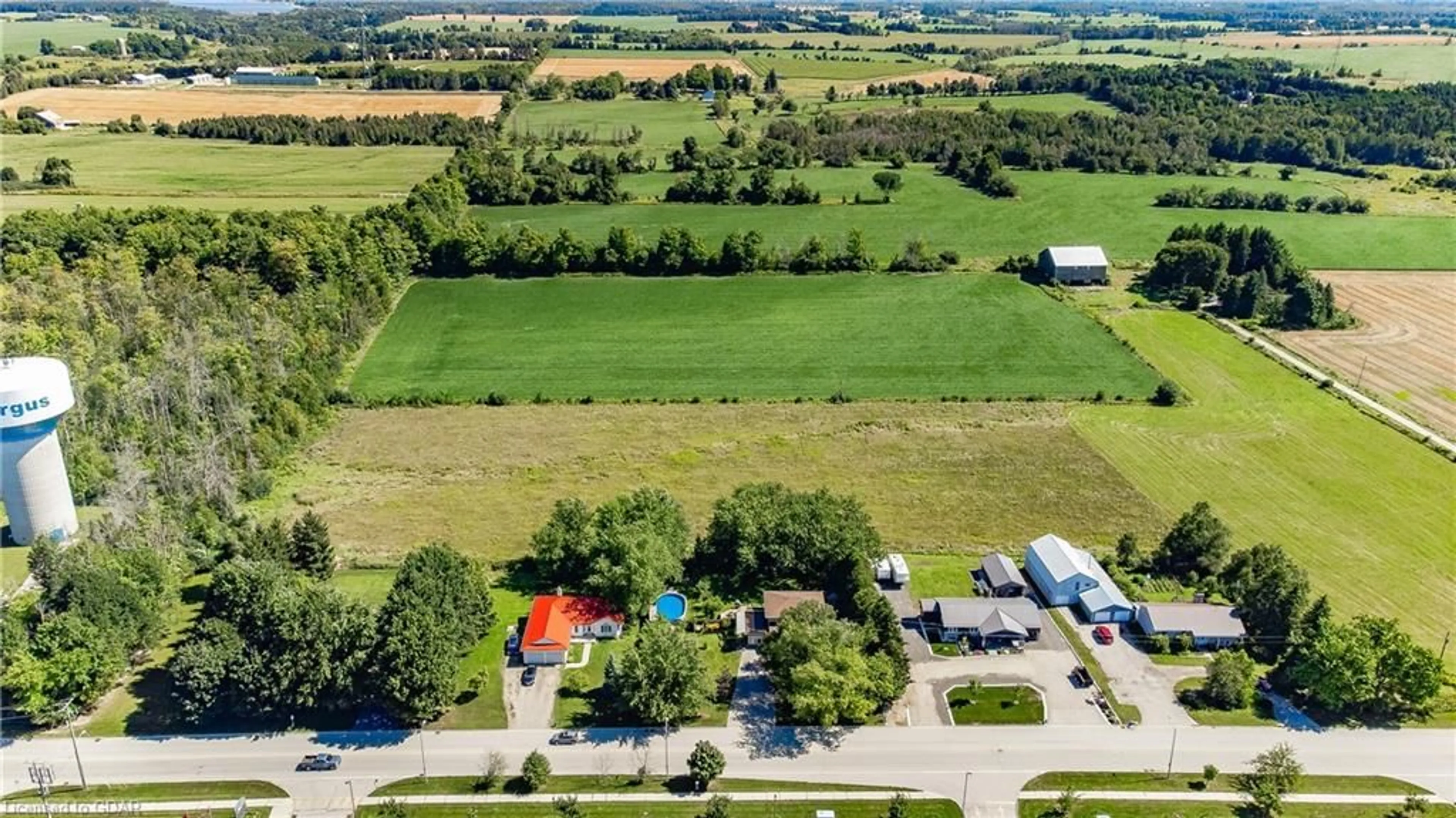 A pic from exterior of the house or condo, the fenced backyard for 912 Scotland St, Fergus Ontario N1M 2W5