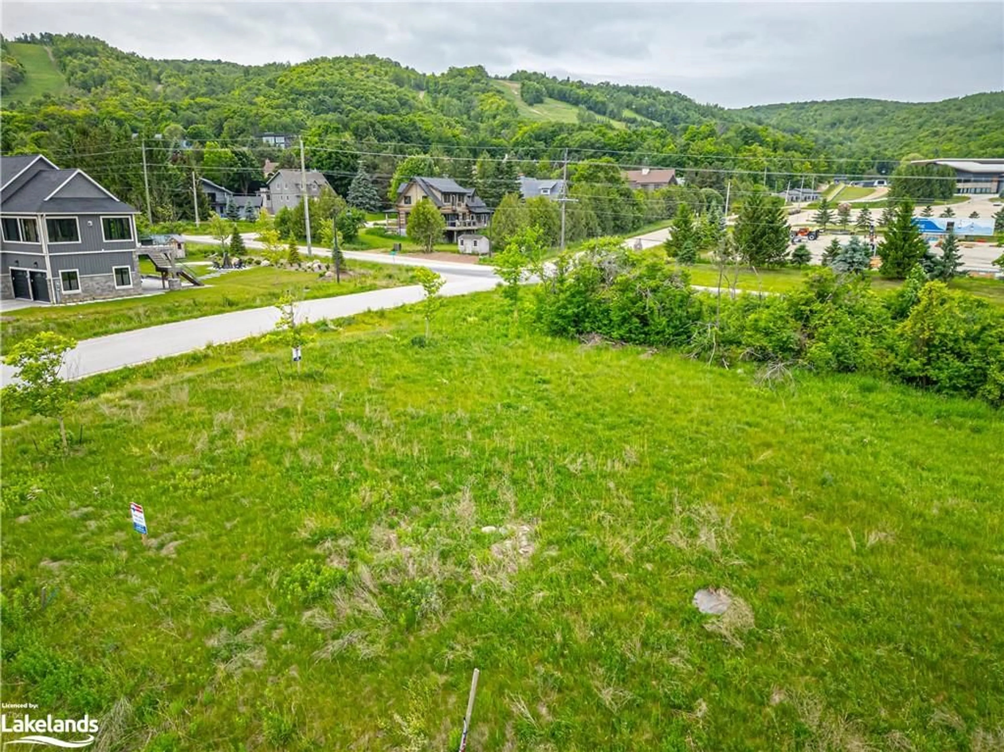 A pic from exterior of the house or condo, the street view for 100 Interlaken Court Crt, The Blue Mountains Ontario L9Y 0Z5