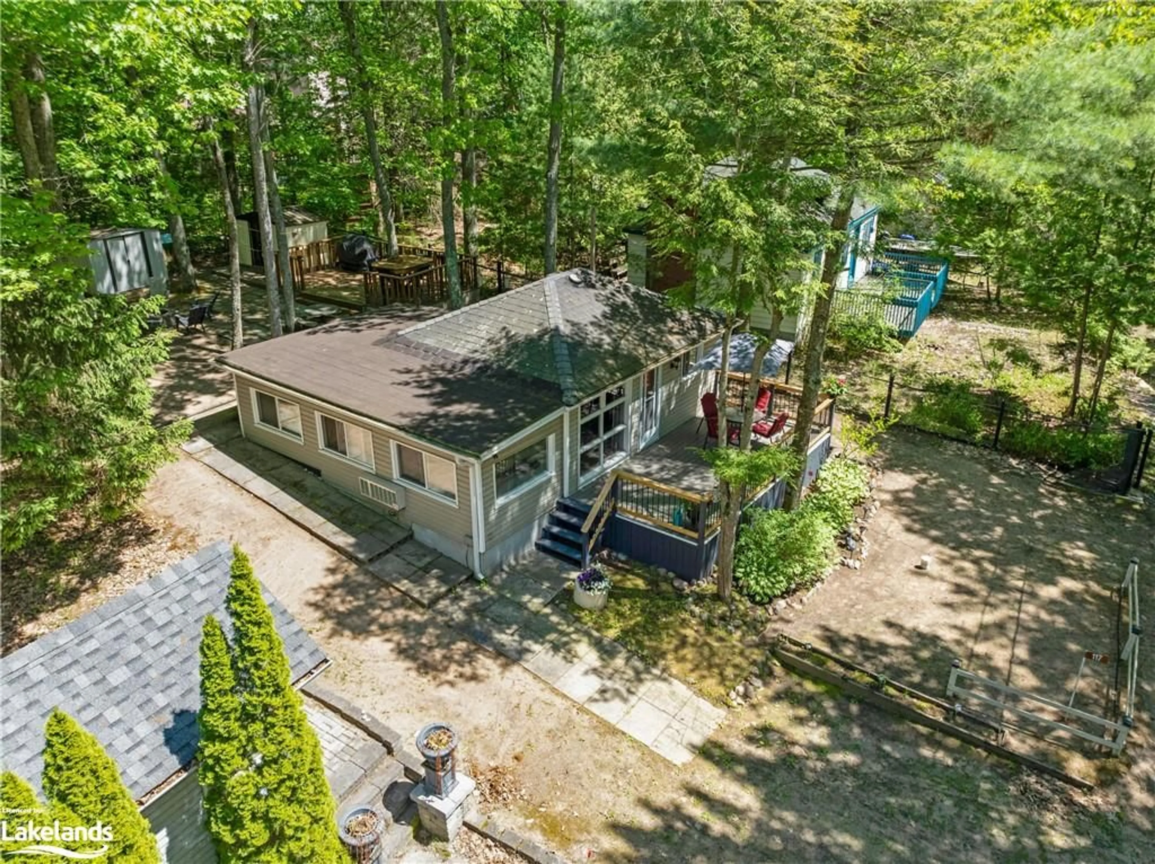 Frontside or backside of a home, cottage for 117 Oliver Dr, Tiny Twp Ontario L0L 2J0