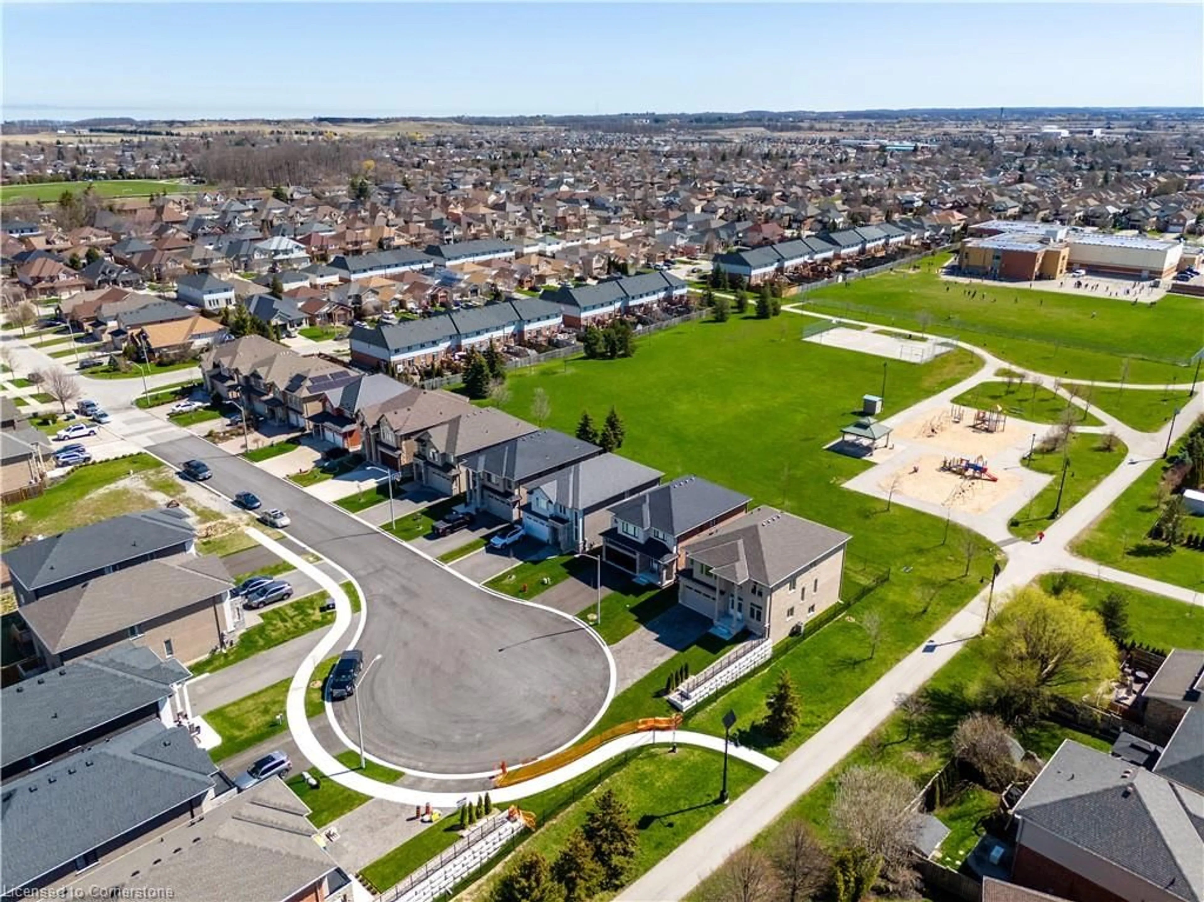 Frontside or backside of a home, the street view for 34 Hampshire Pl, Stoney Creek Ontario L8J 2V3