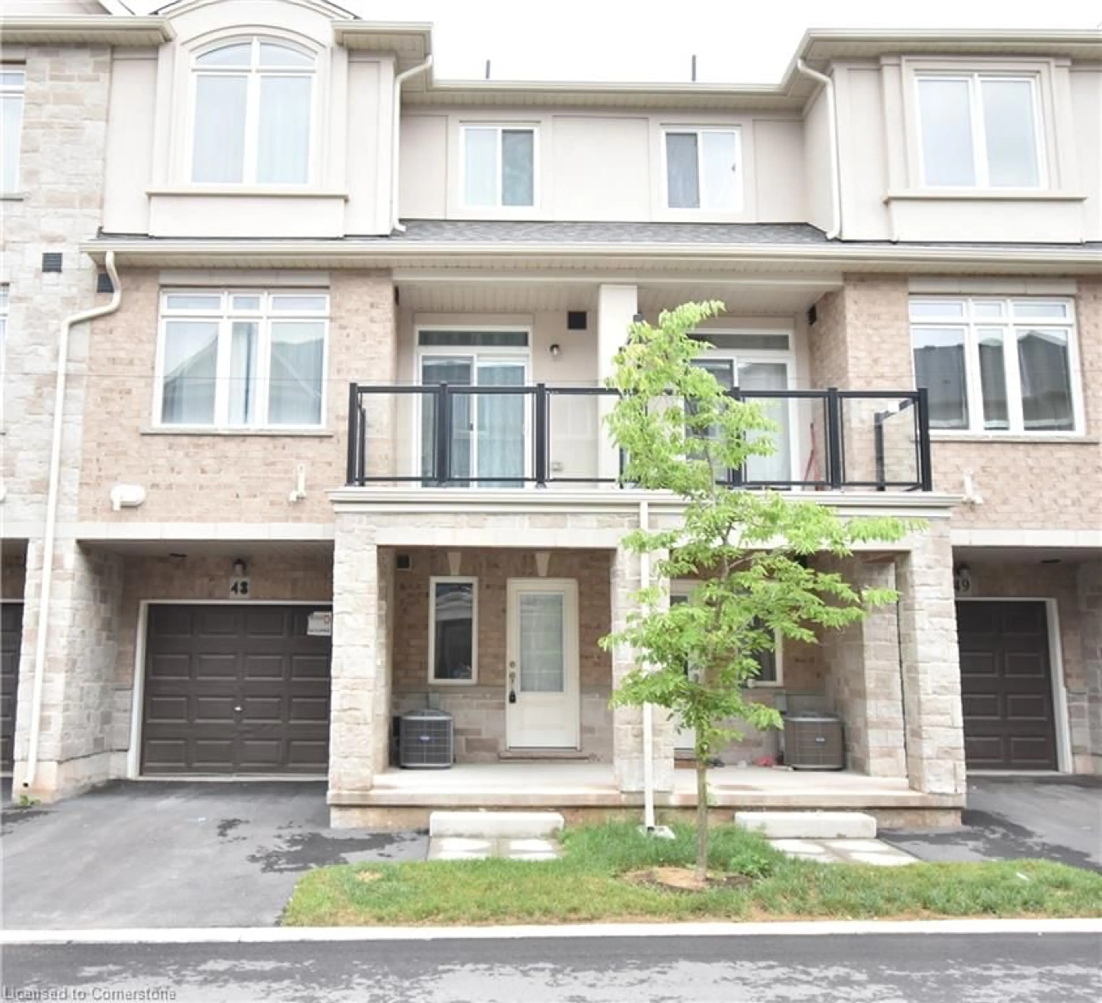 A pic from exterior of the house or condo, the street view for 40 Zinfandel Dr #48, Hamilton Ontario L8E 0L1