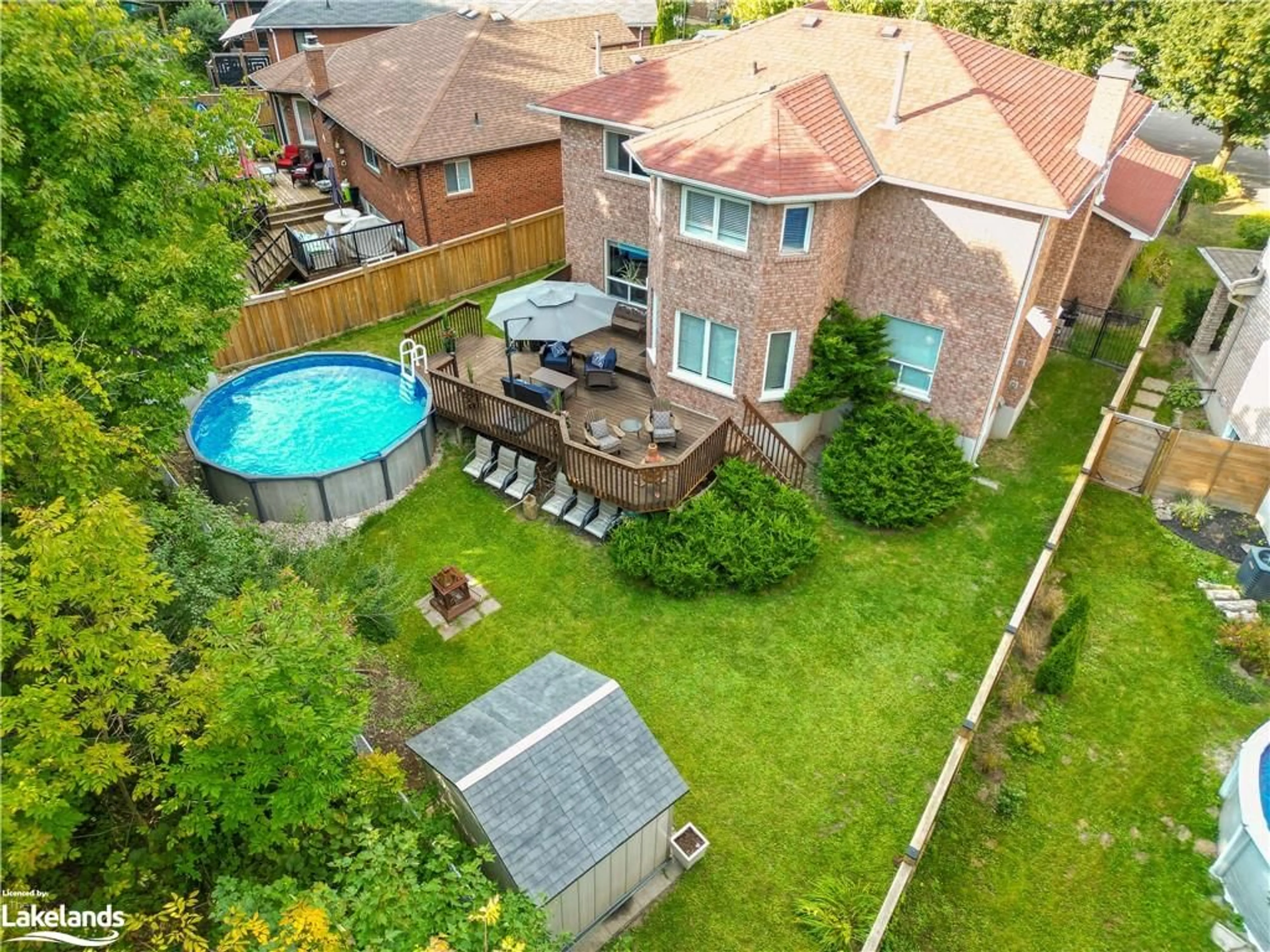 Frontside or backside of a home, the fenced backyard for 5 Mccutcheon Crt, Barrie Ontario L4N 7C6