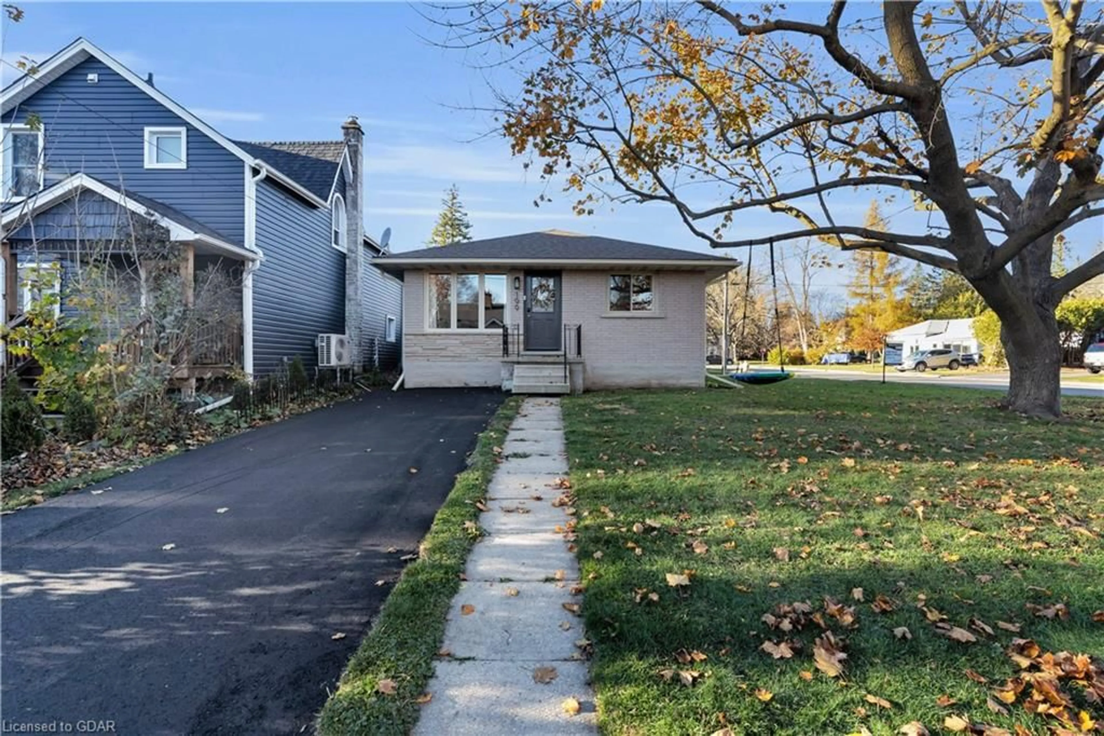 A pic from exterior of the house or condo, the street view for 199 Hill St, Fergus Ontario N1M 1H1