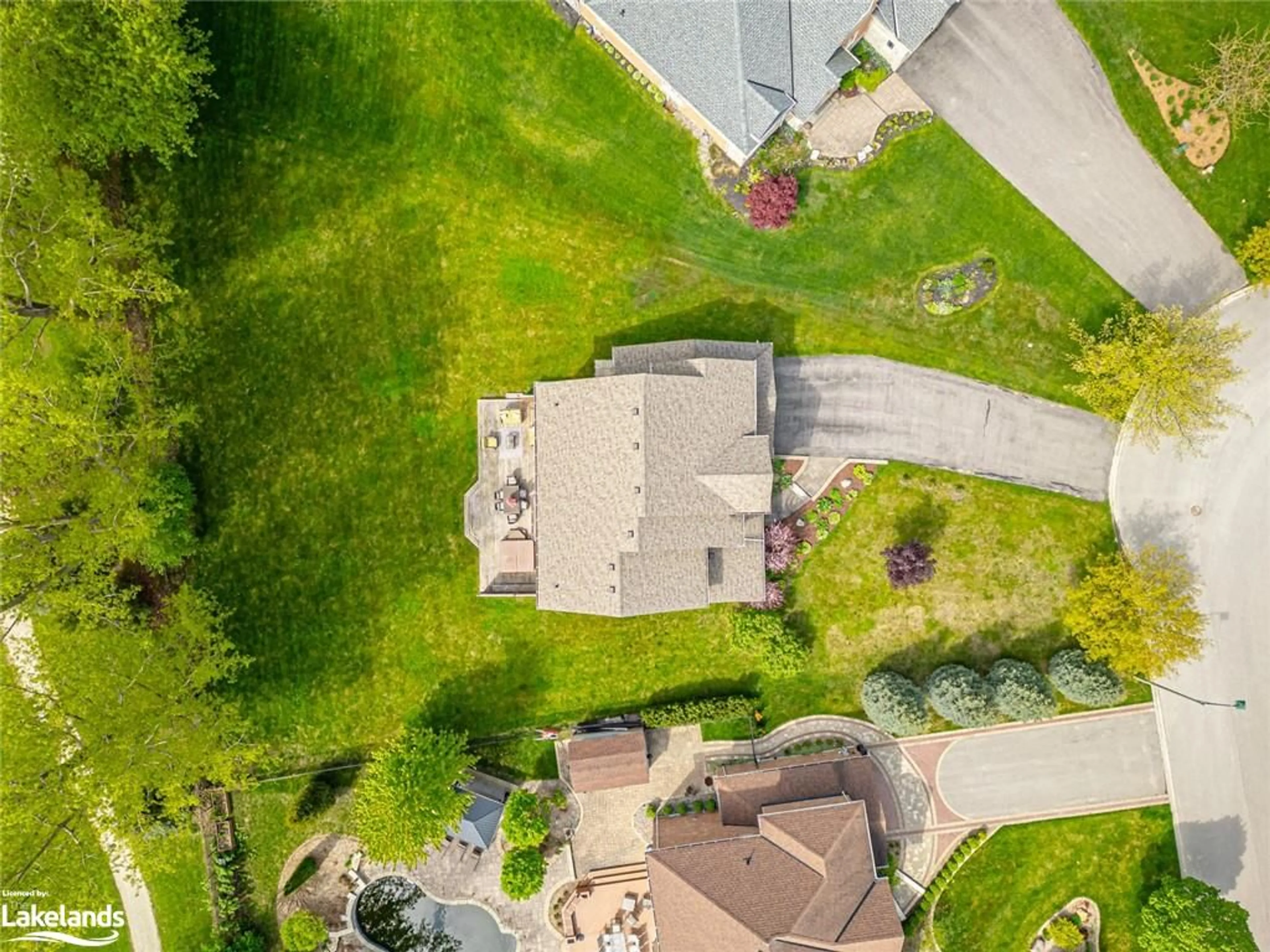 Frontside or backside of a home, the street view for 59 Kells Cres, Collingwood Ontario L9Y 0A9