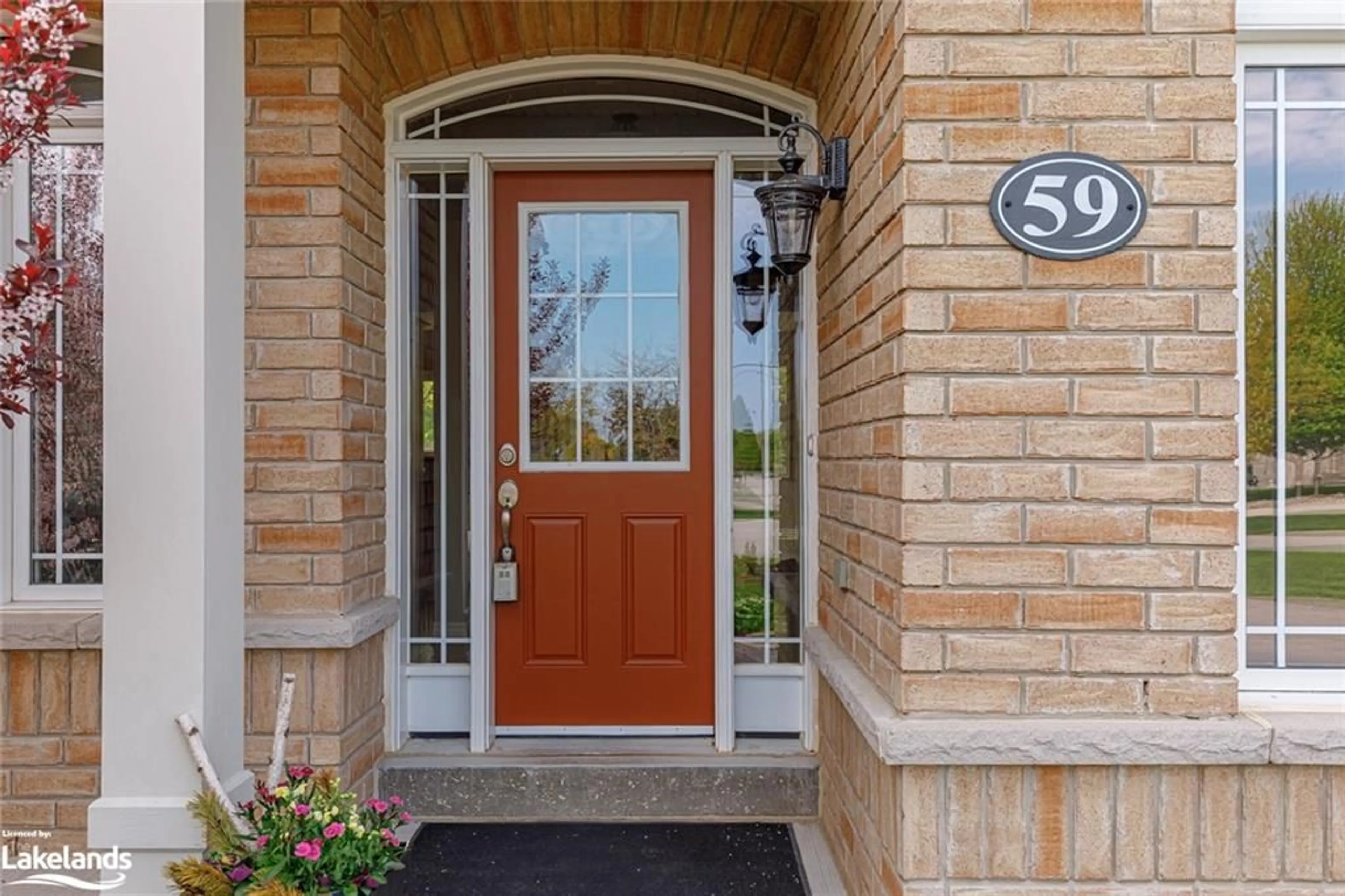 Indoor entryway, wood floors for 59 Kells Cres, Collingwood Ontario L9Y 0A9