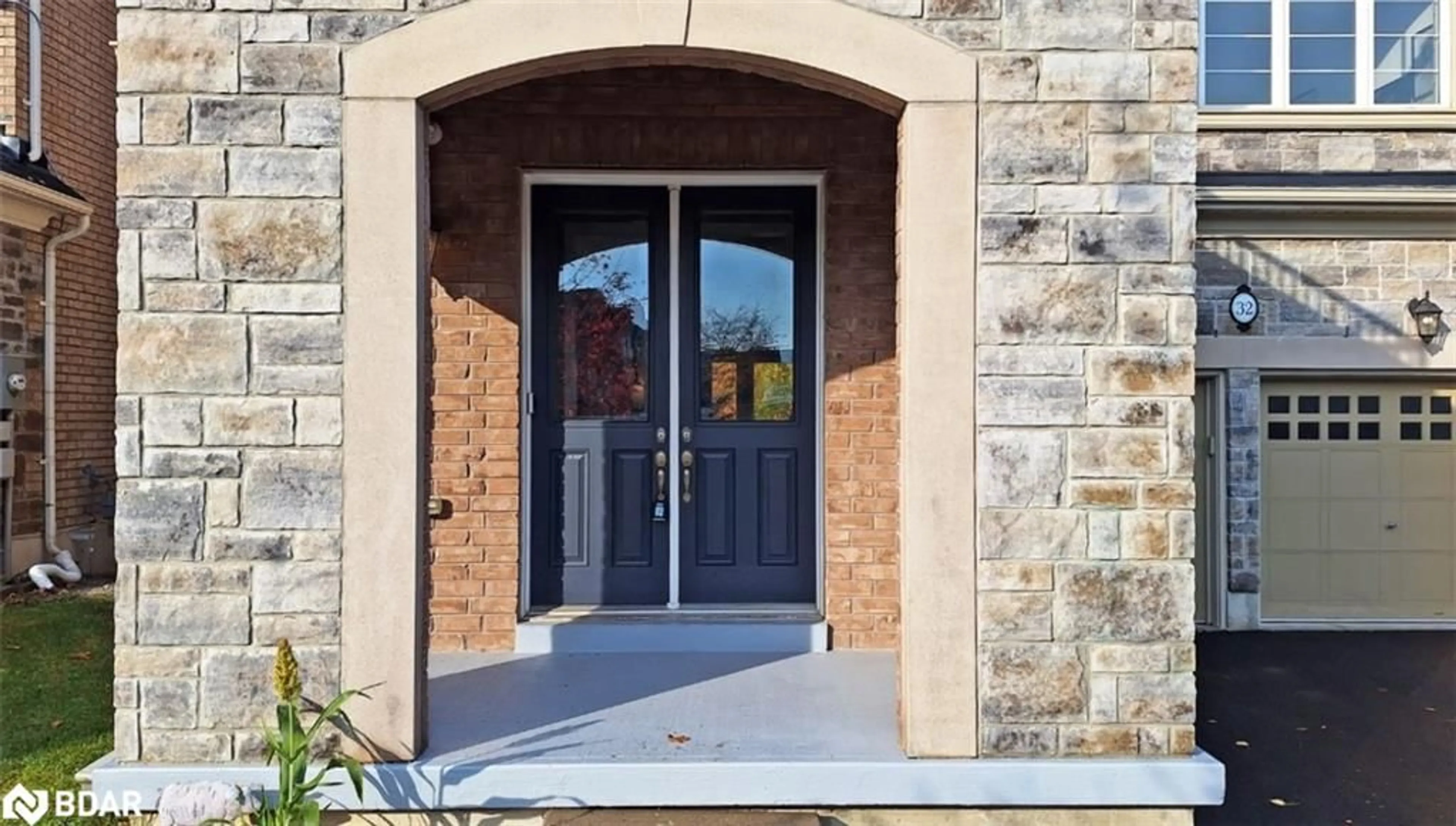 Indoor entryway, ceramic floors for 32 Forest Edge Crescent Cres, Holland Landing Ontario L9N 0S6