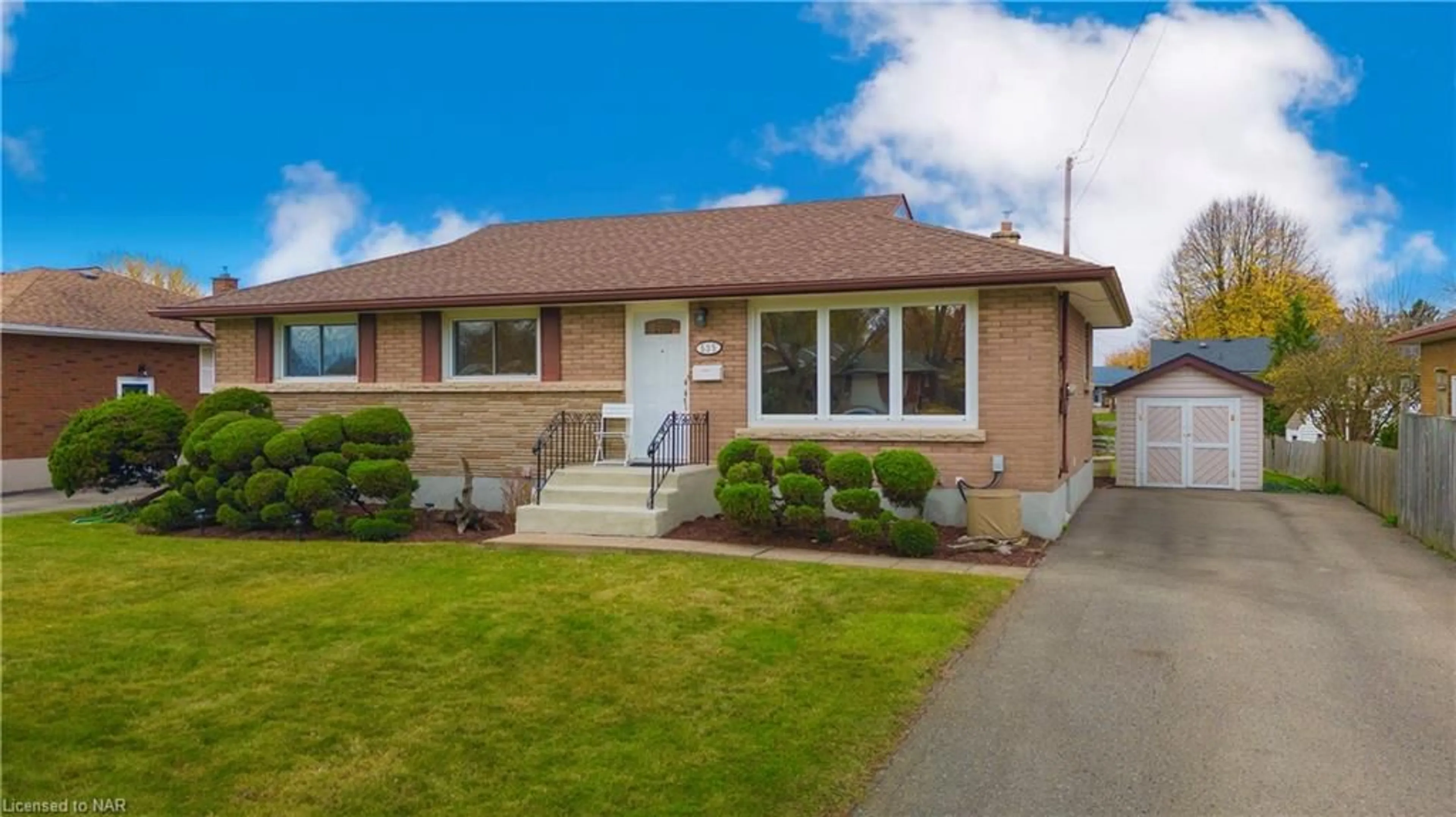 Frontside or backside of a home for 535 Alan Ave, Welland Ontario L3C 2Y8