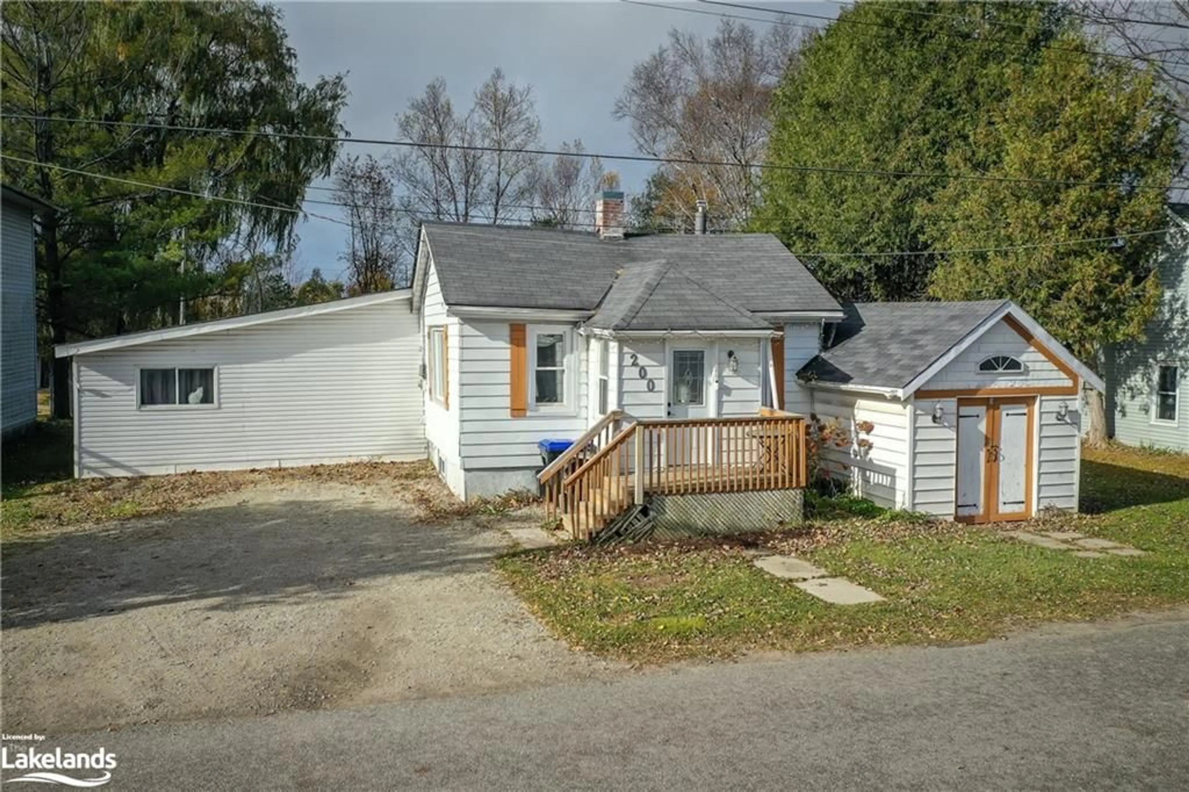 Frontside or backside of a home, cottage for 200 Sutherland St, Stayner Ontario L0M 1S0