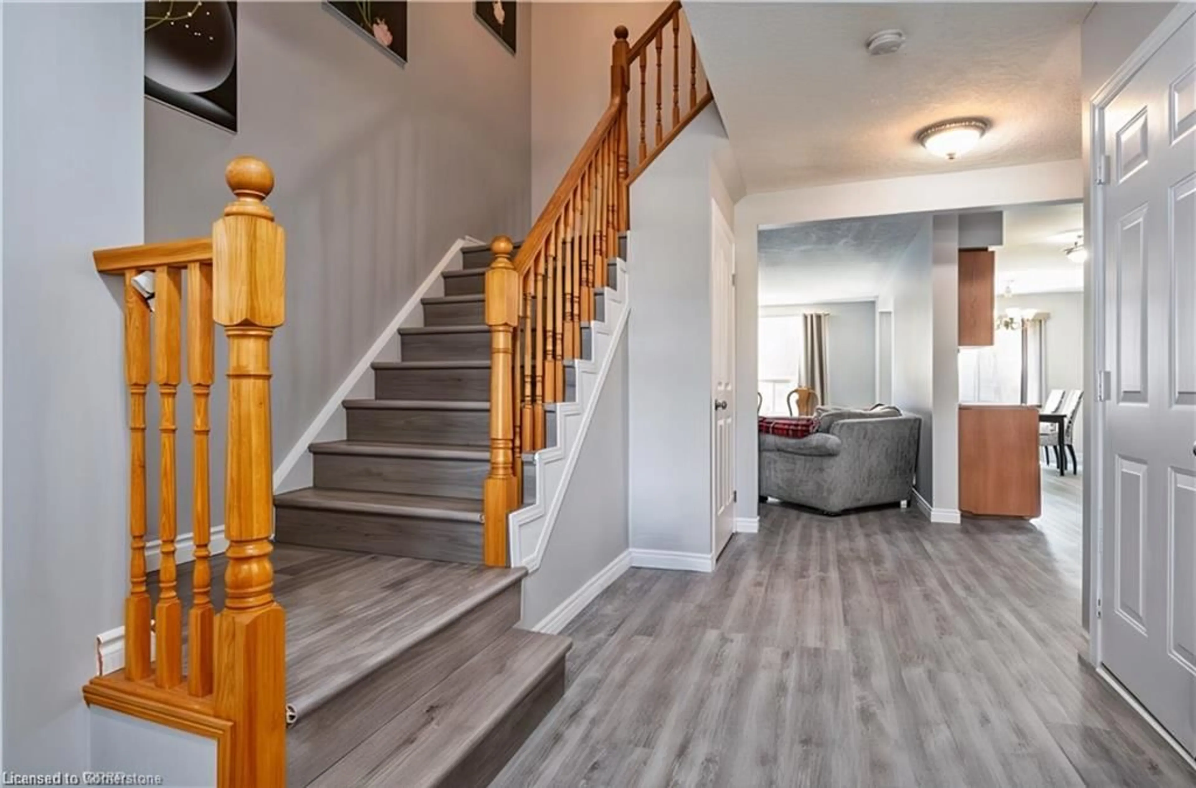 Indoor entryway, wood floors for 776 Paris Blvd, Waterloo Ontario N2T 2Y1