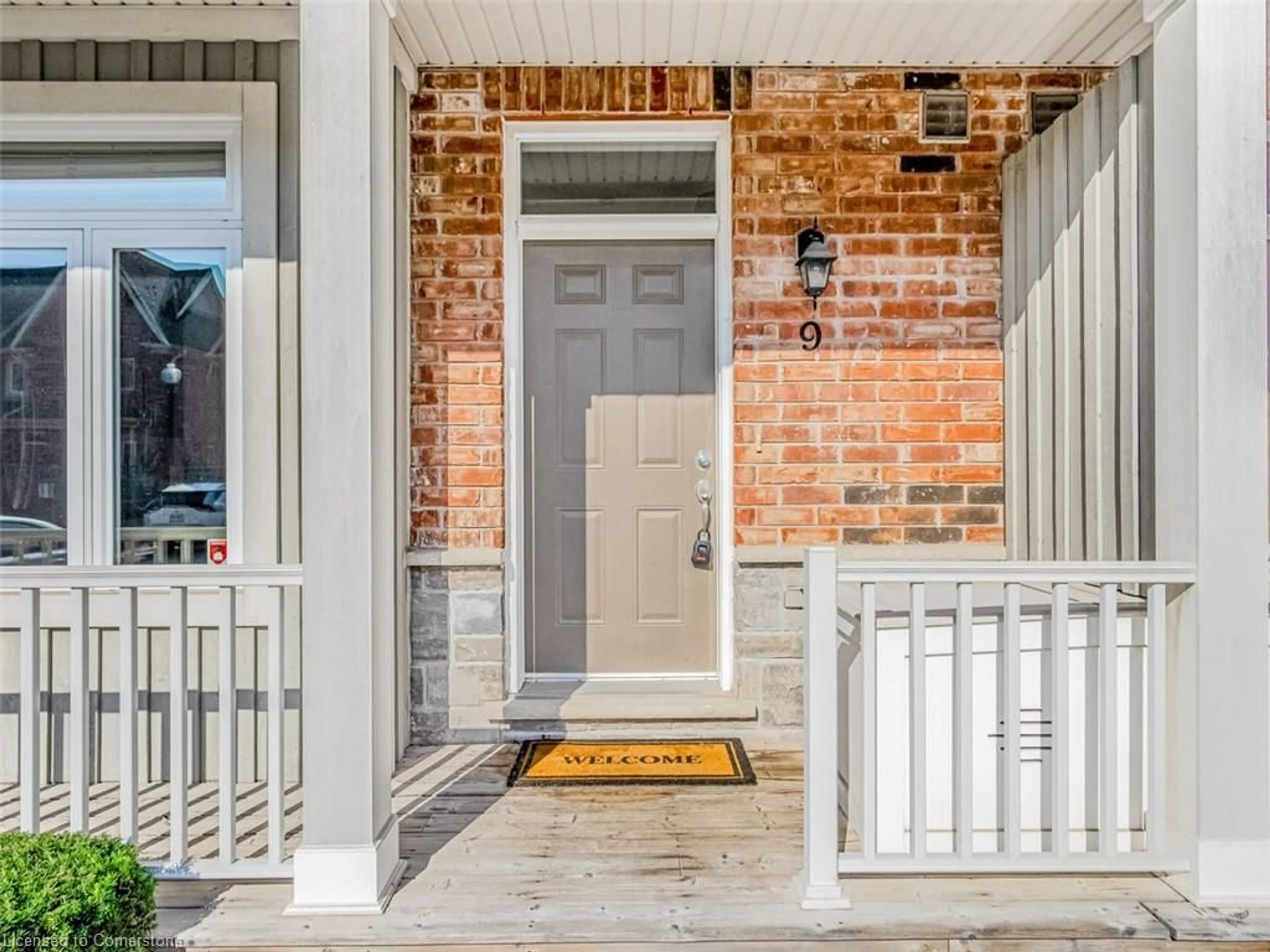 Indoor entryway, wood floors for 4115 Upper Middle Rd #9, Burlington Ontario L7M 4G4