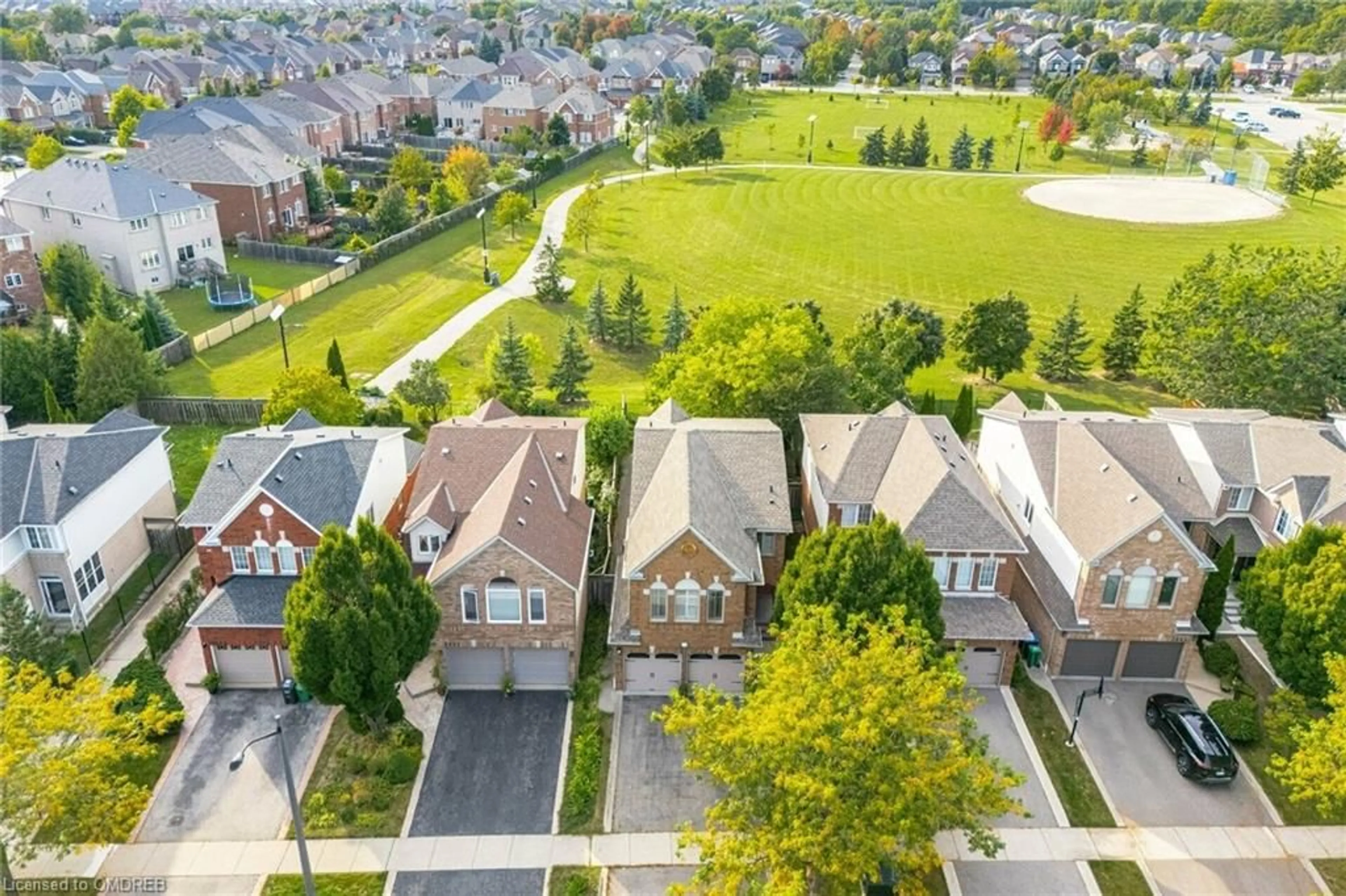 Frontside or backside of a home, the fenced backyard for 2873 Cartwright Cres, Mississauga Ontario L5M 5W4