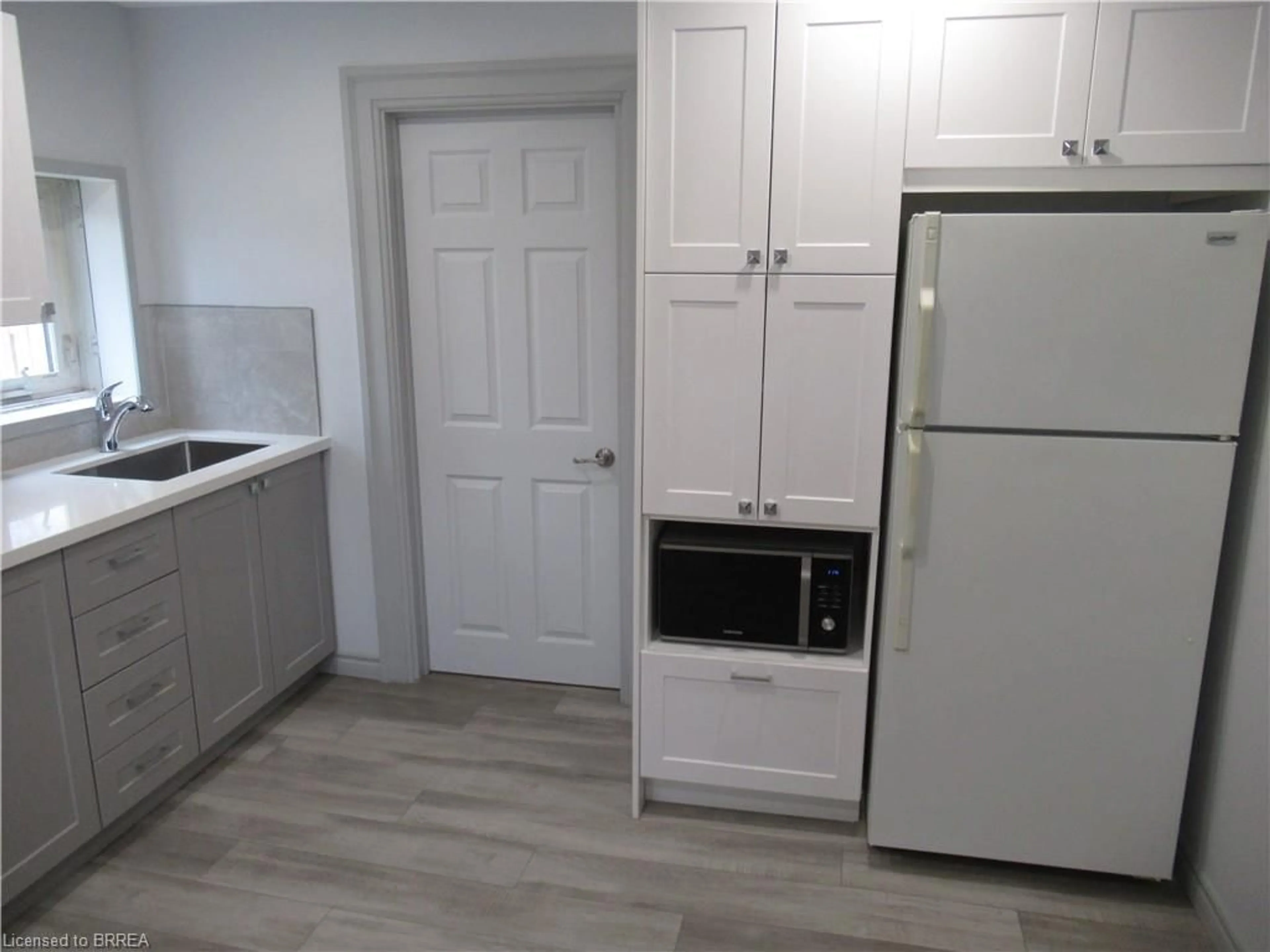 Standard kitchen, wood floors, cottage for 81 East Ave, Brantford Ontario N3S 3L6