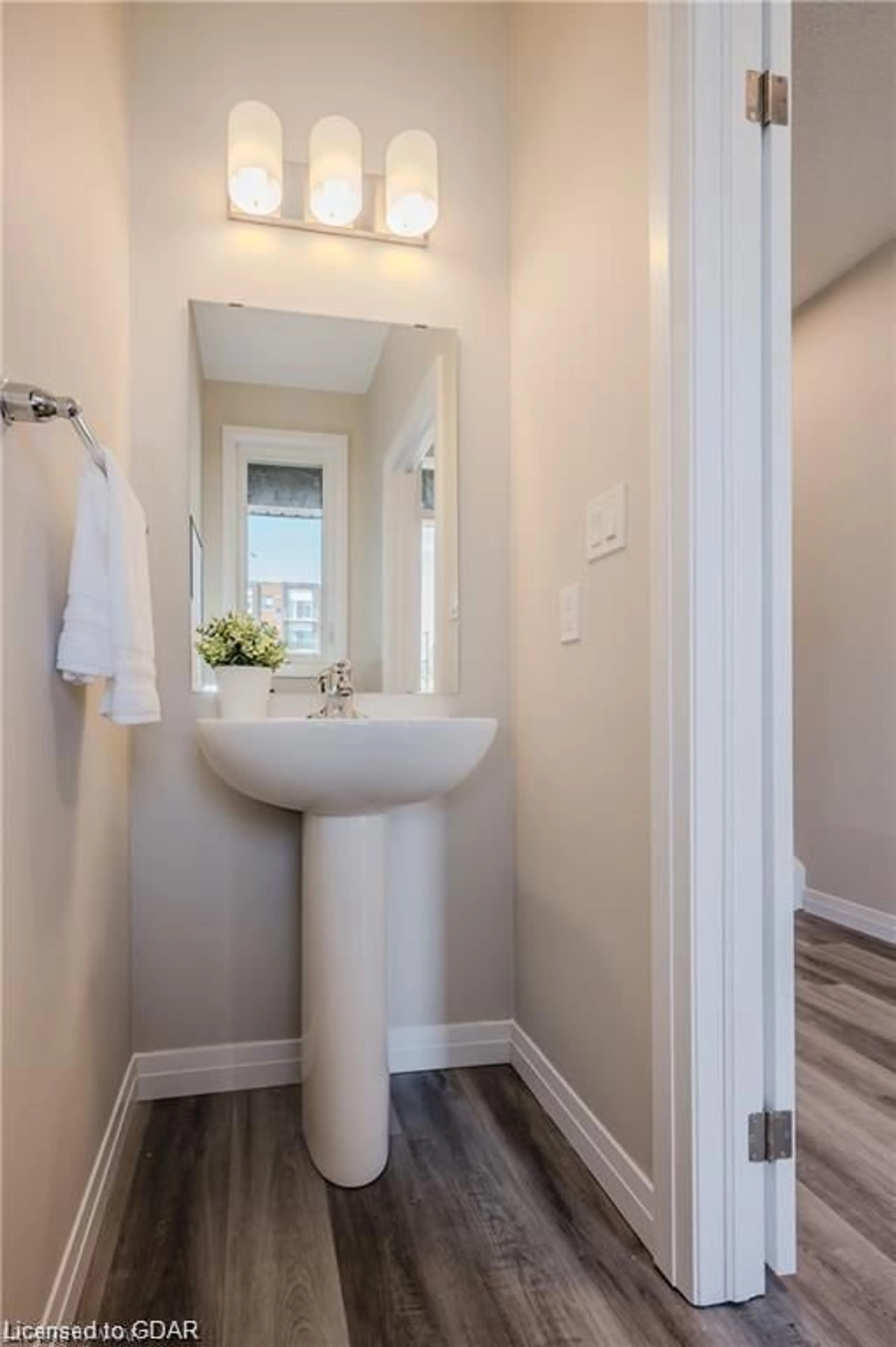 Standard bathroom, wood floors for 73 Ayr Meadows Cres, Ayr Ontario N0B 1E0