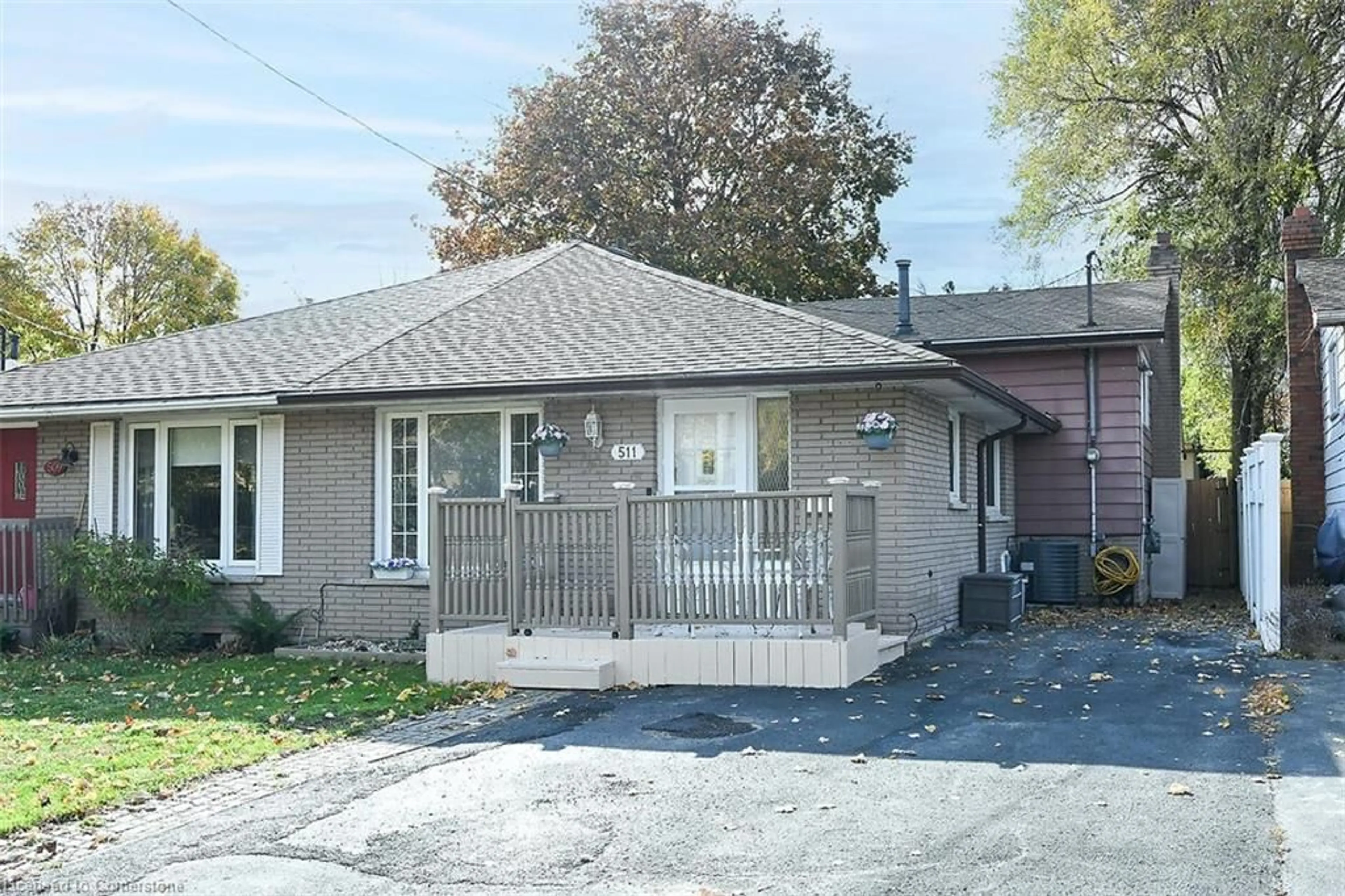 Frontside or backside of a home, cottage for 511 Stone Church Rd, Hamilton Ontario L9B 1A5