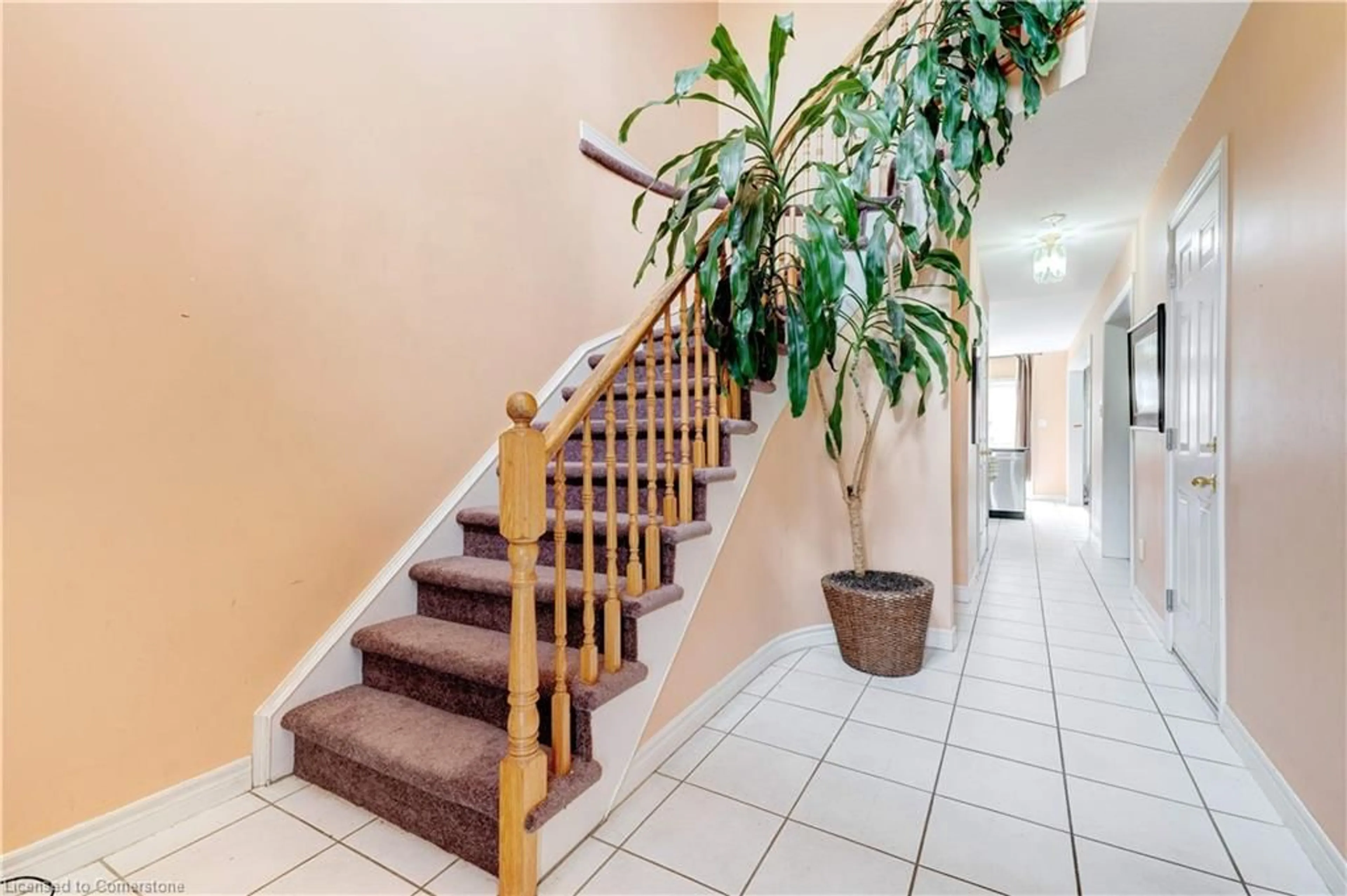 Indoor foyer, wood floors for 120 Peachwood Cres, Stoney Creek Ontario L8E 5Z8