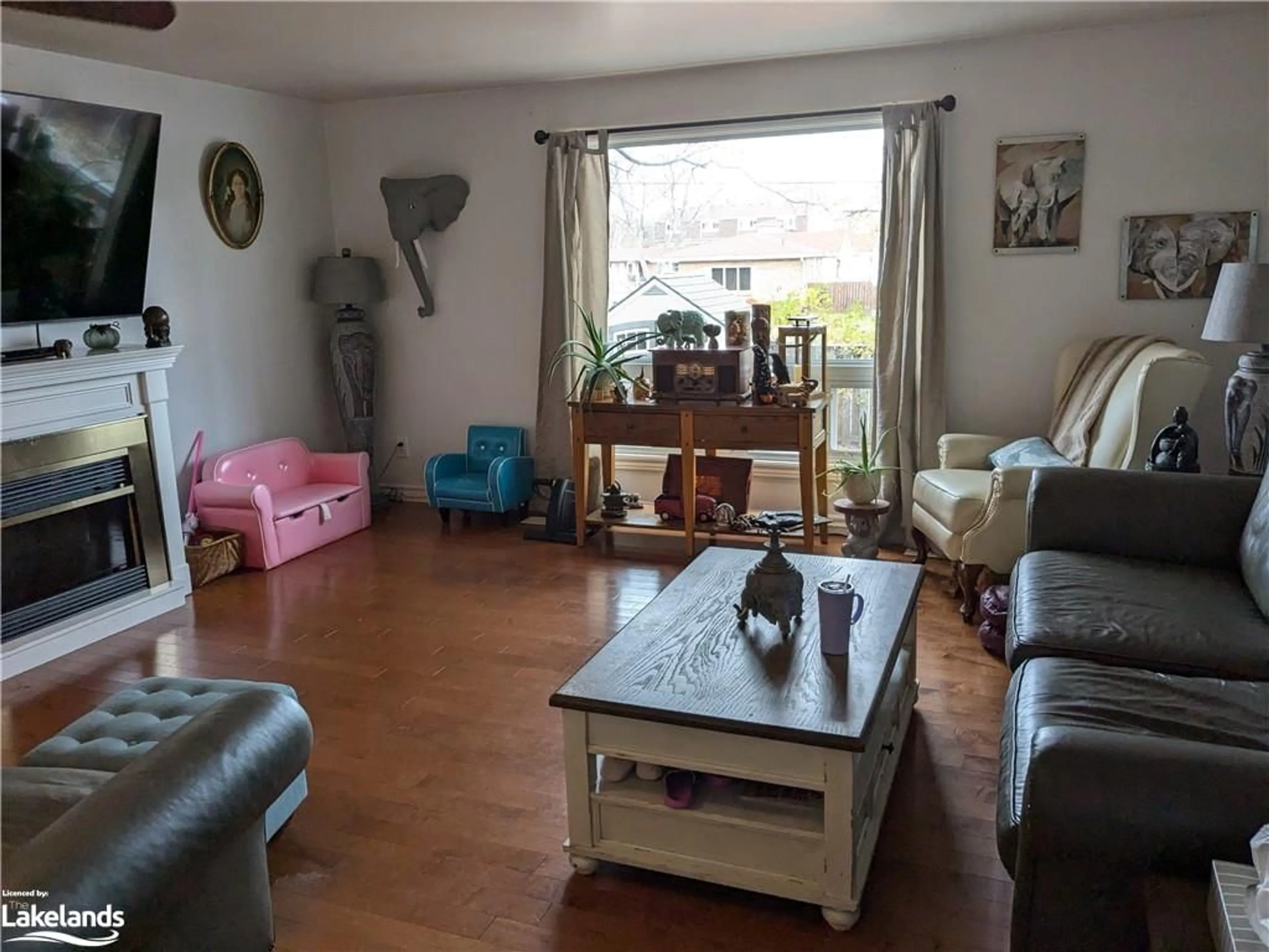 Living room, wood floors for 604 Banner Ave #14, North Bay Ontario P1A 1X8