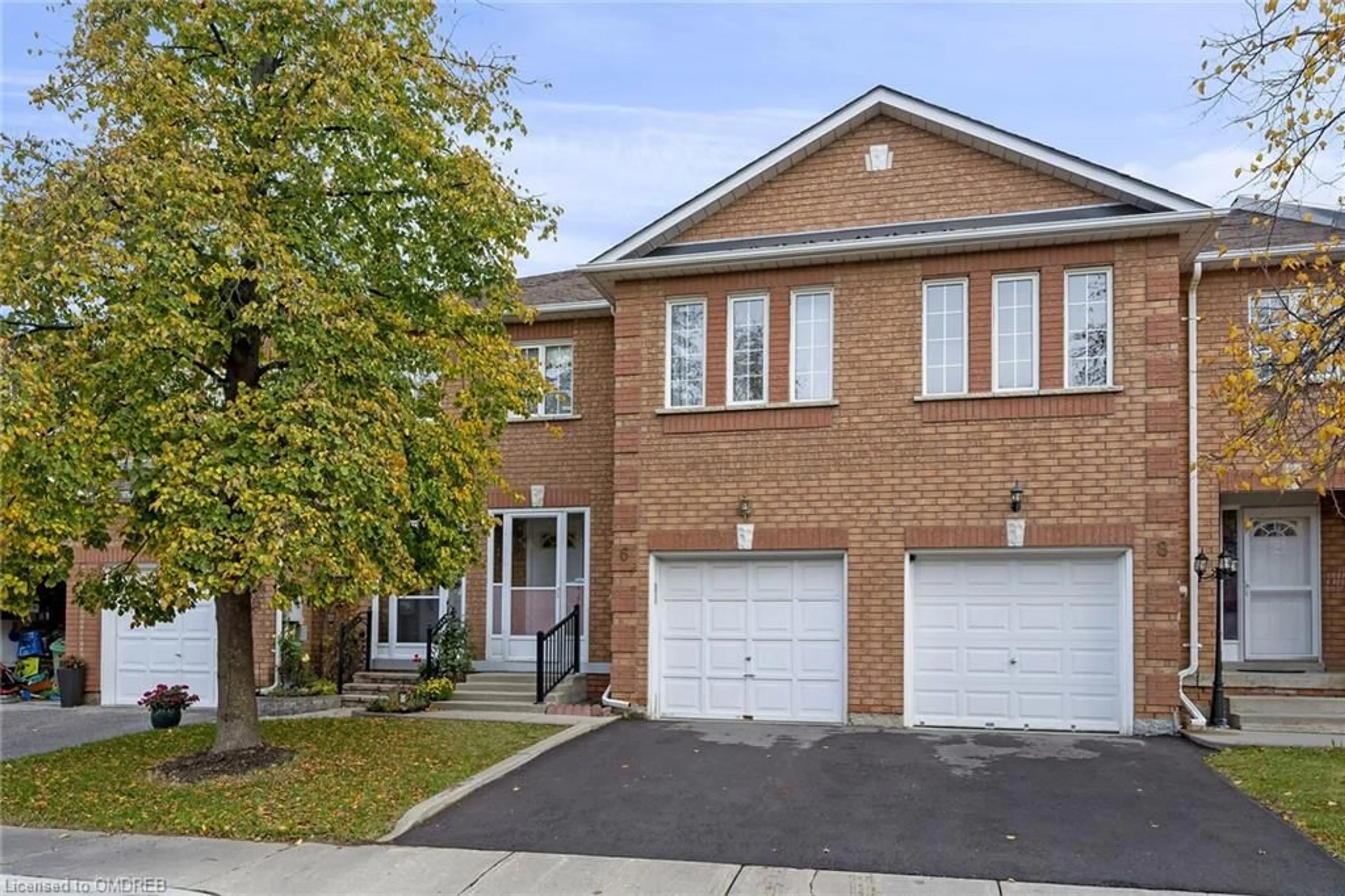 A pic from exterior of the house or condo, the street view for 200 Cresthaven Rd #6, Brampton Ontario L7A 1J5