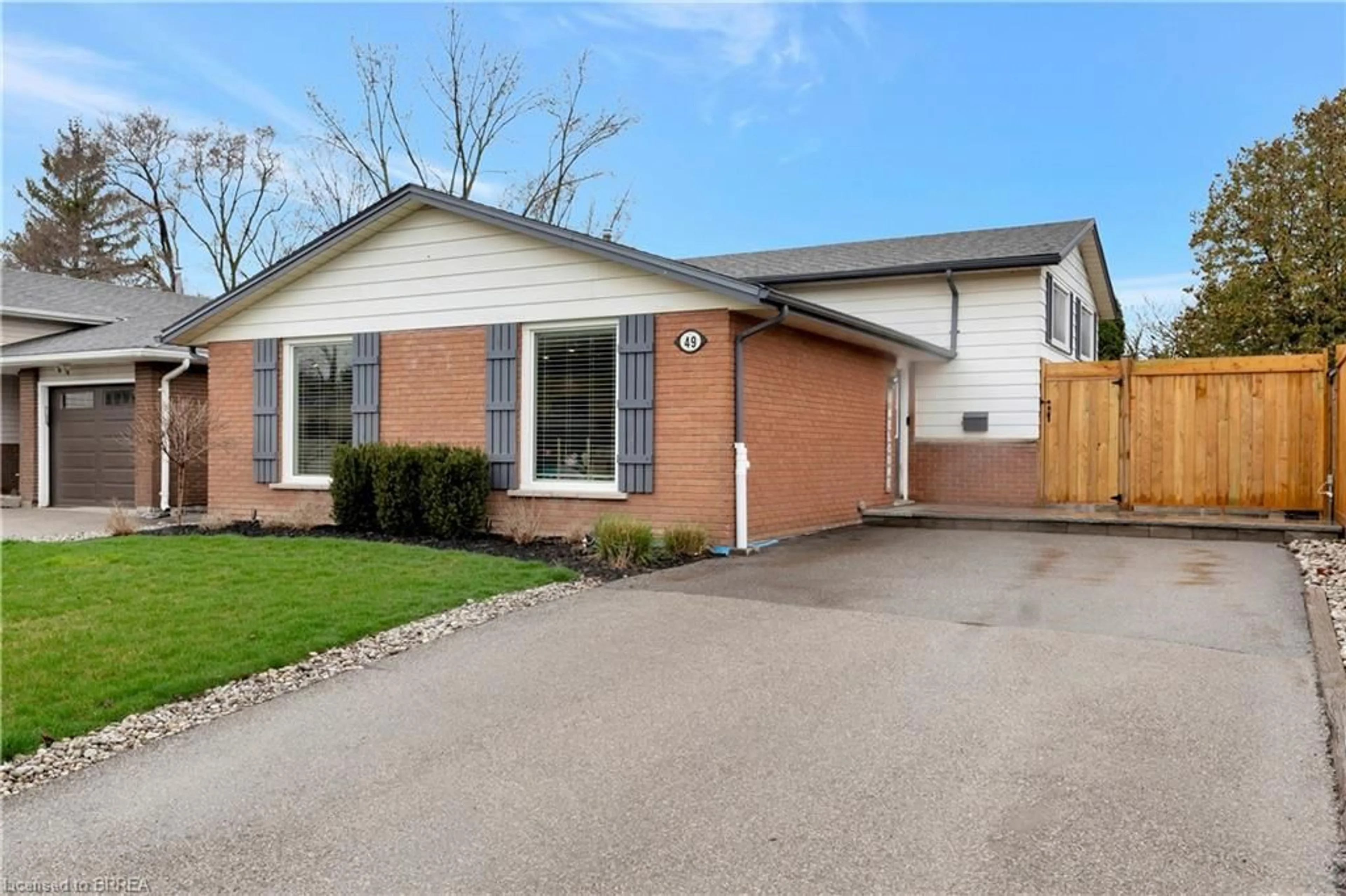 Frontside or backside of a home, cottage for 49 Ashgrove Ave, Brantford Ontario N3R 6E3