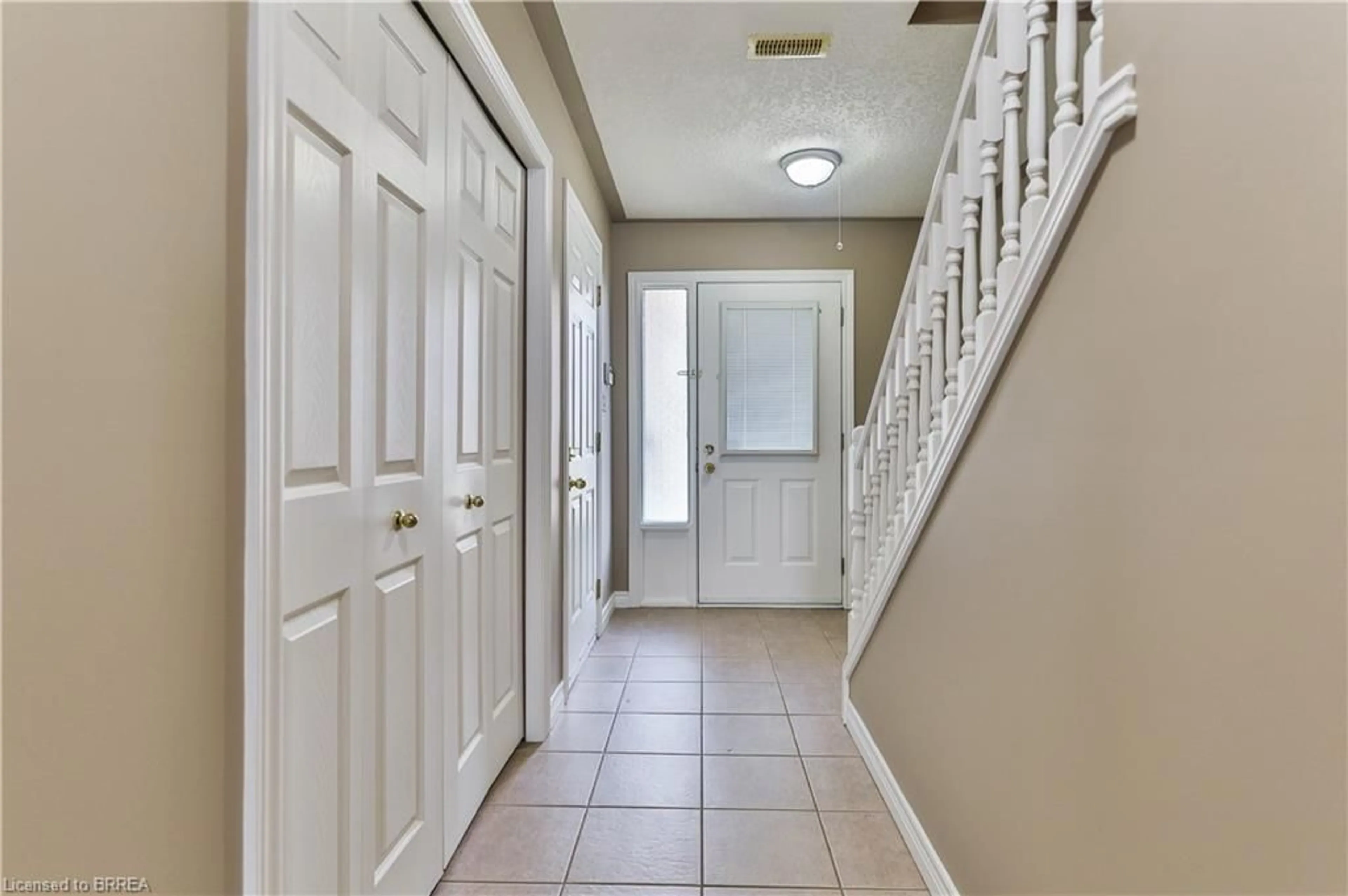 Indoor entryway, wood floors for 270 Grand River Ave, Brantford Ontario N3T 4Y4