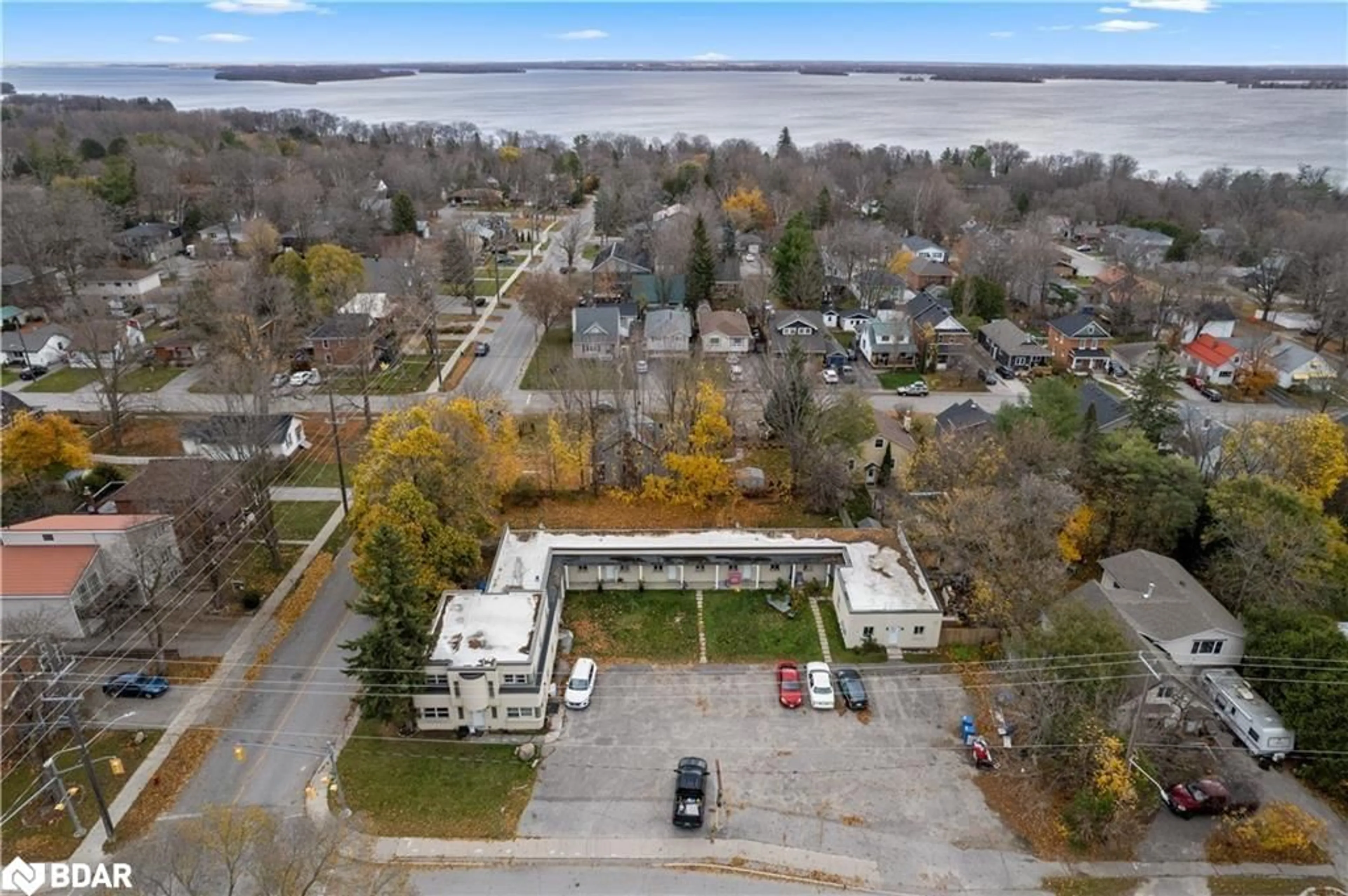 A pic from exterior of the house or condo, the street view for 320 Laclie St, Orillia Ontario L3V 4P1