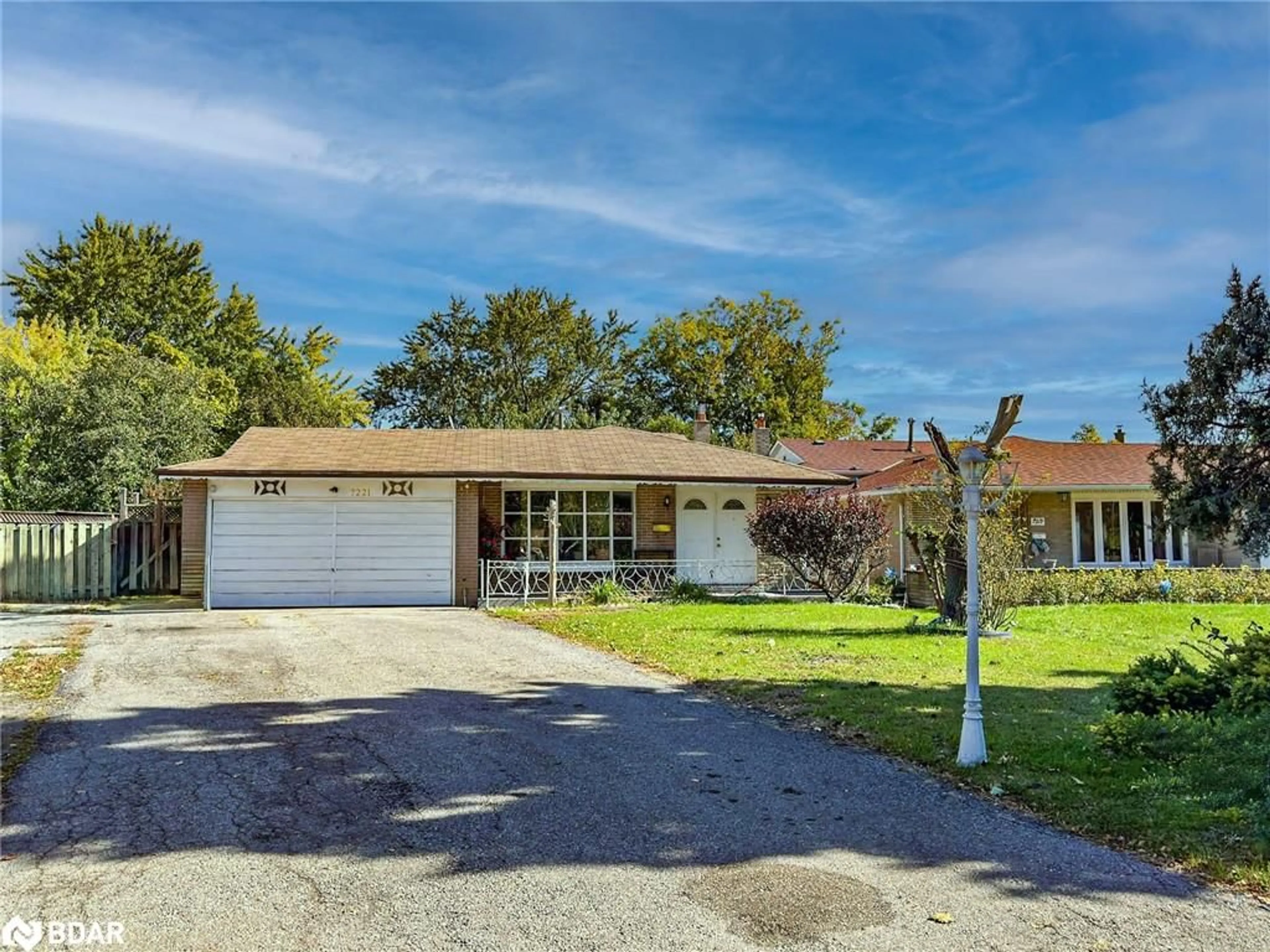 Frontside or backside of a home, the street view for 7221 Reindeer Dr, Mississauga Ontario L4T 2M6