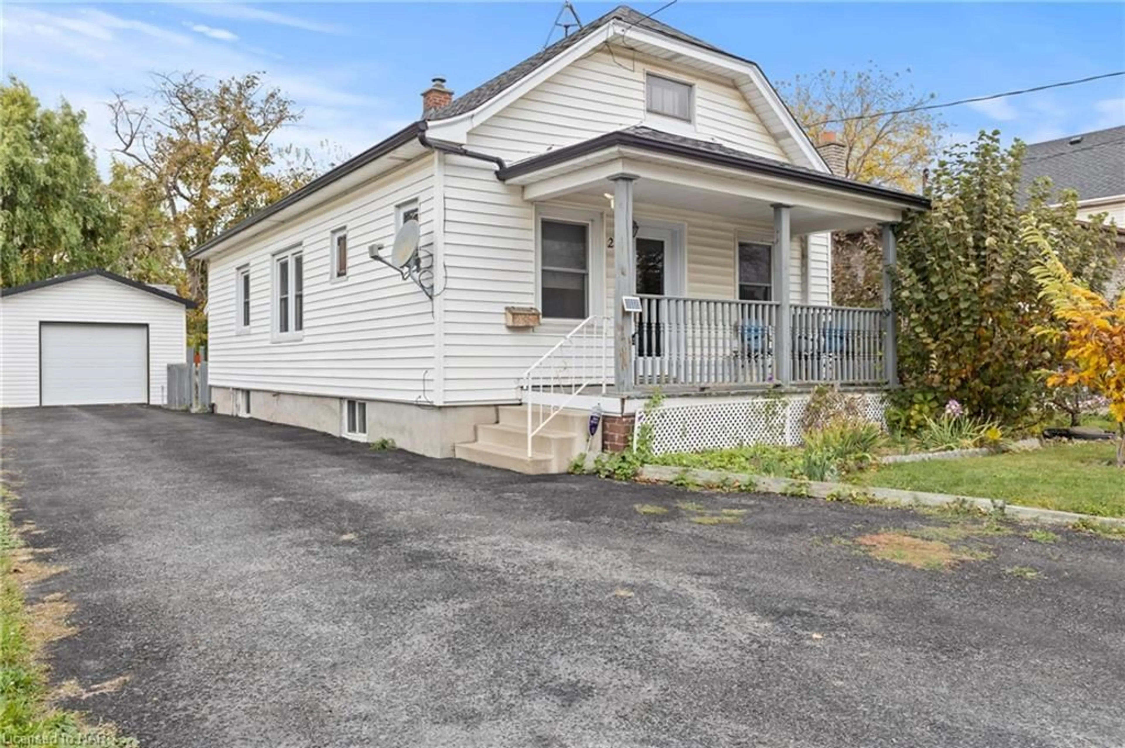 Frontside or backside of a home, cottage for 259 Niagara St, St. Catharines Ontario L2M 4V5