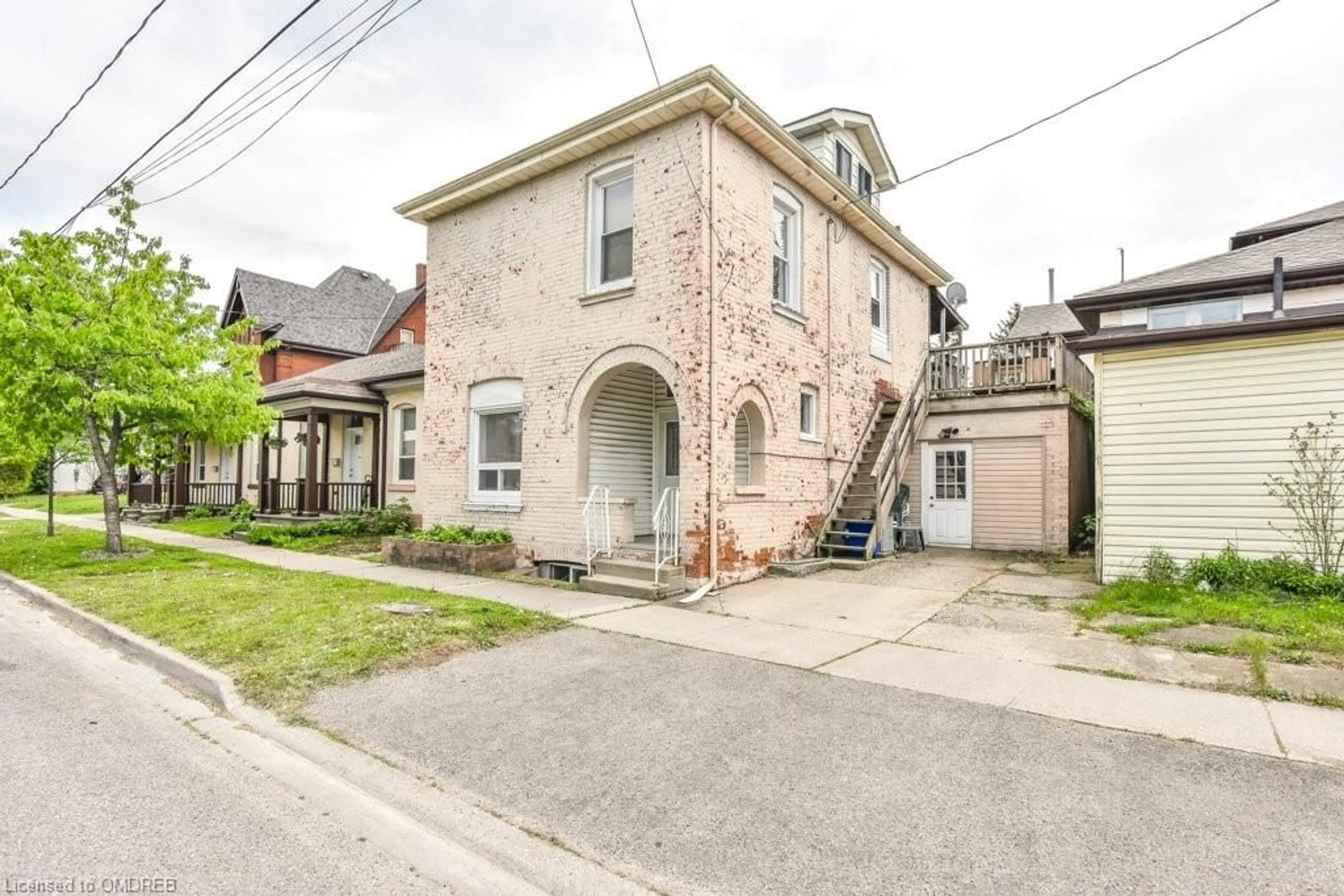 A pic from exterior of the house or condo, the street view for 165 Nelson St, Brantford Ontario N3S 4B7