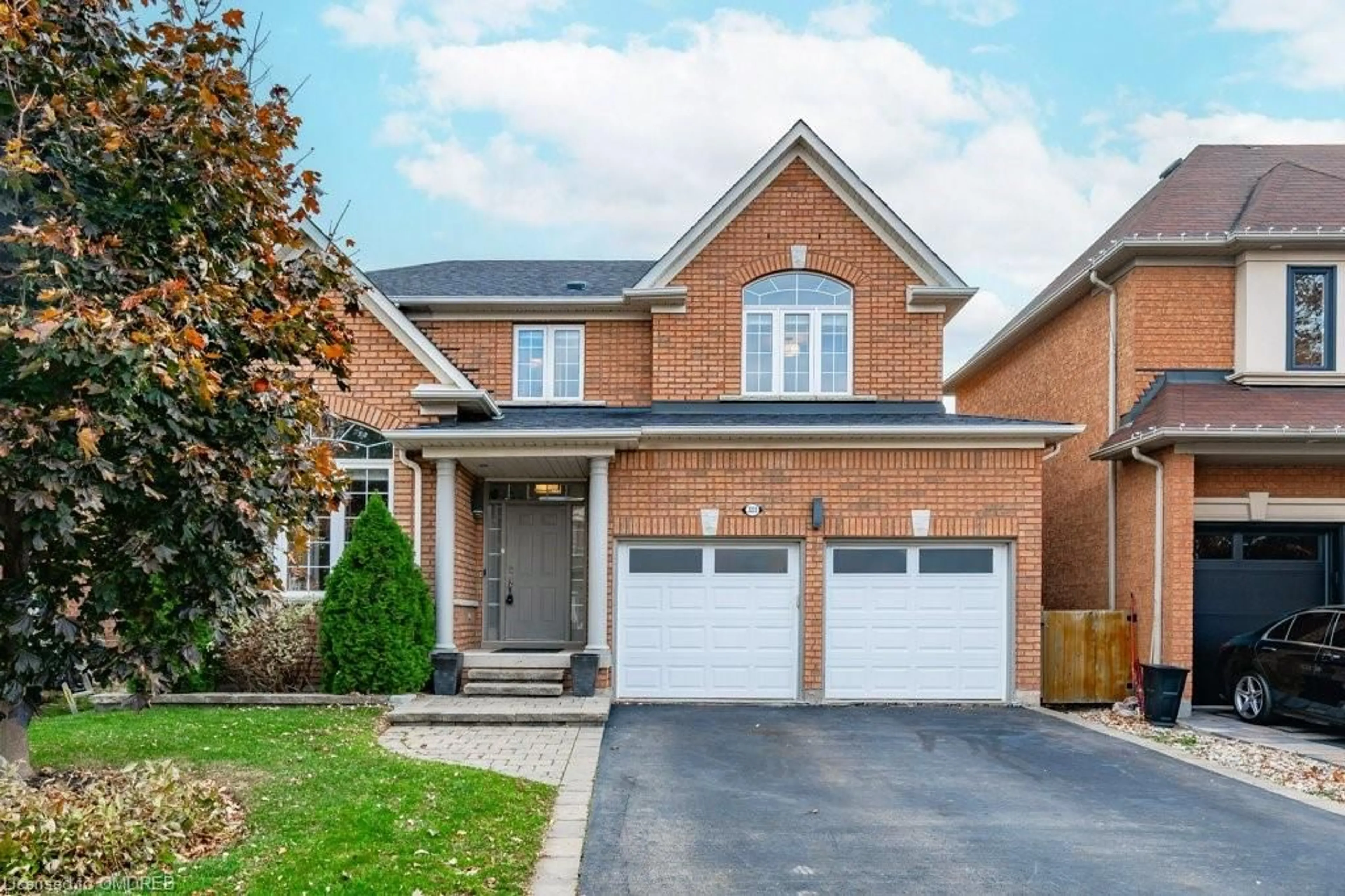 Home with brick exterior material for 2233 Falling Green Dr, Oakville Ontario L6M 5A2