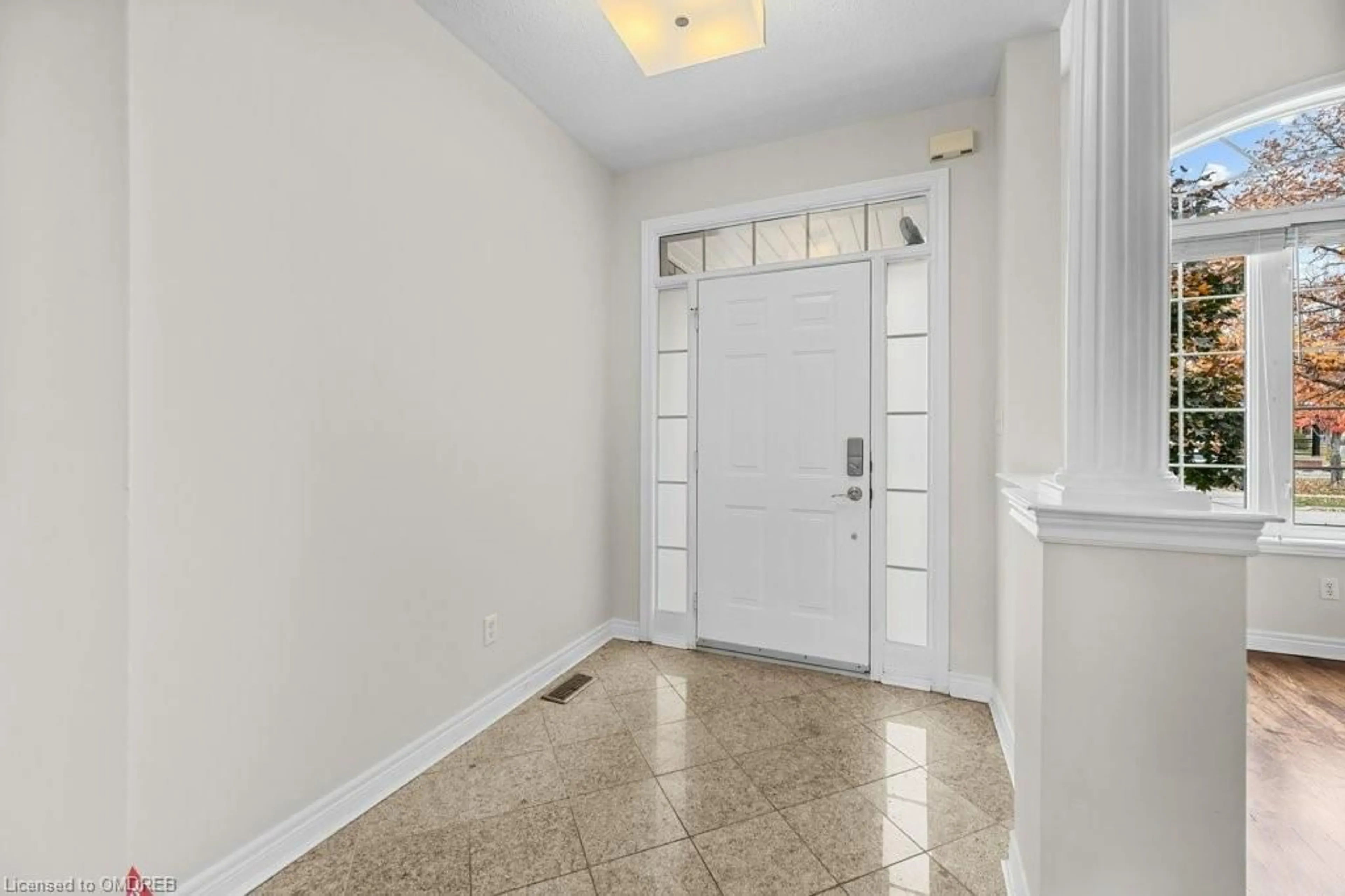 Indoor entryway, wood floors for 2233 Falling Green Dr, Oakville Ontario L6M 5A2