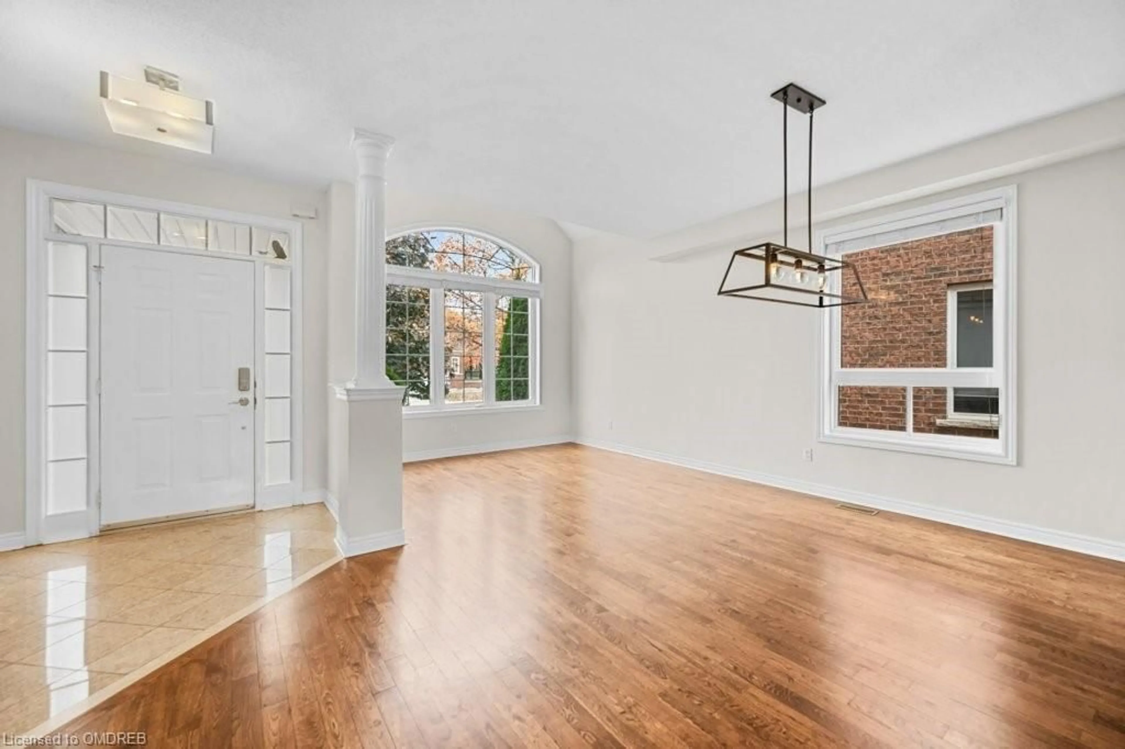 Indoor entryway, wood floors for 2233 Falling Green Dr, Oakville Ontario L6M 5A2