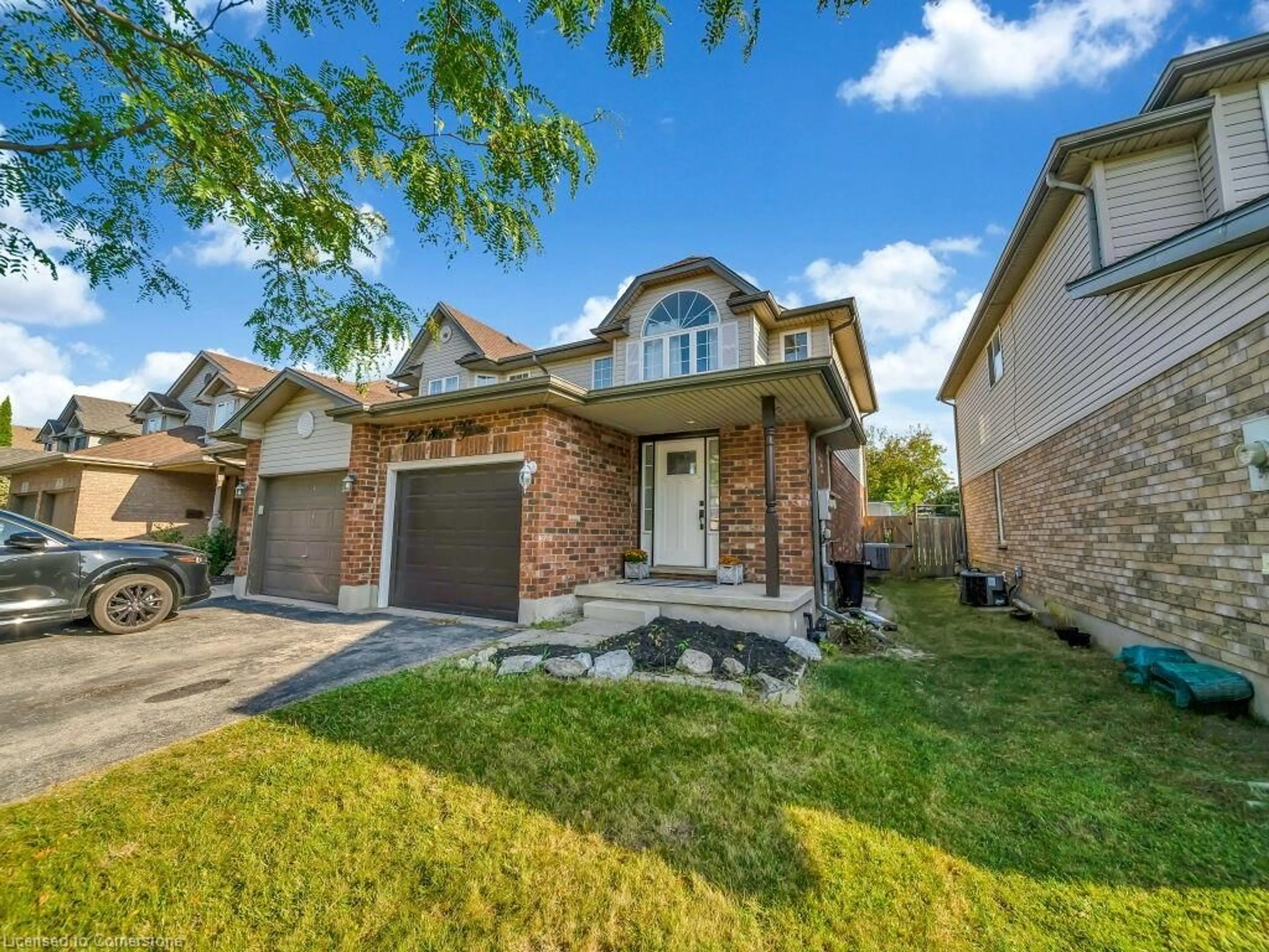 Frontside or backside of a home, cottage for 72 Wood Grove Cres, Cambridge Ontario N1T 2A1