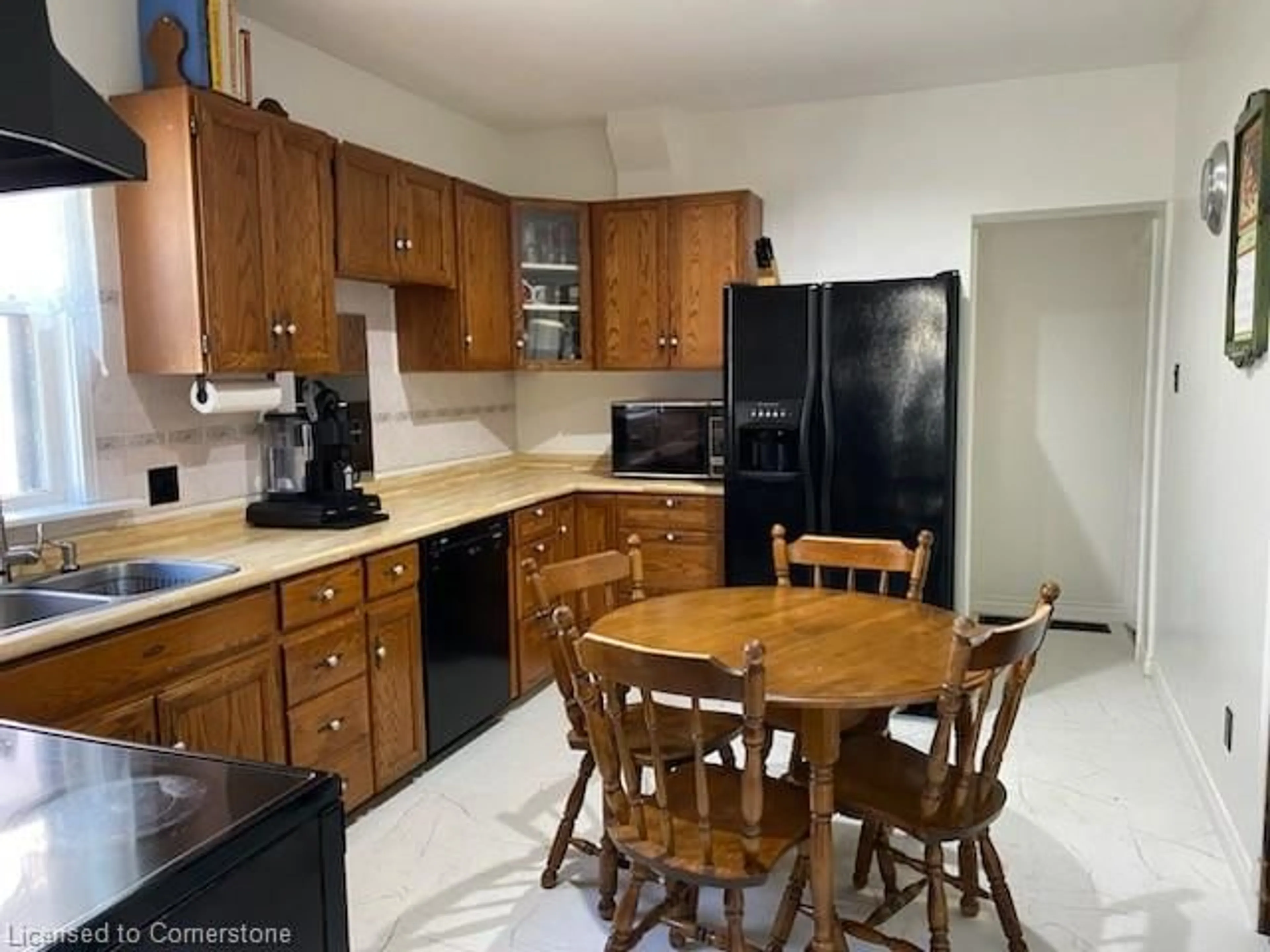 Standard kitchen, unknown floor, cottage for 51 Cedar St, Kitchener Ontario N2H 2W9