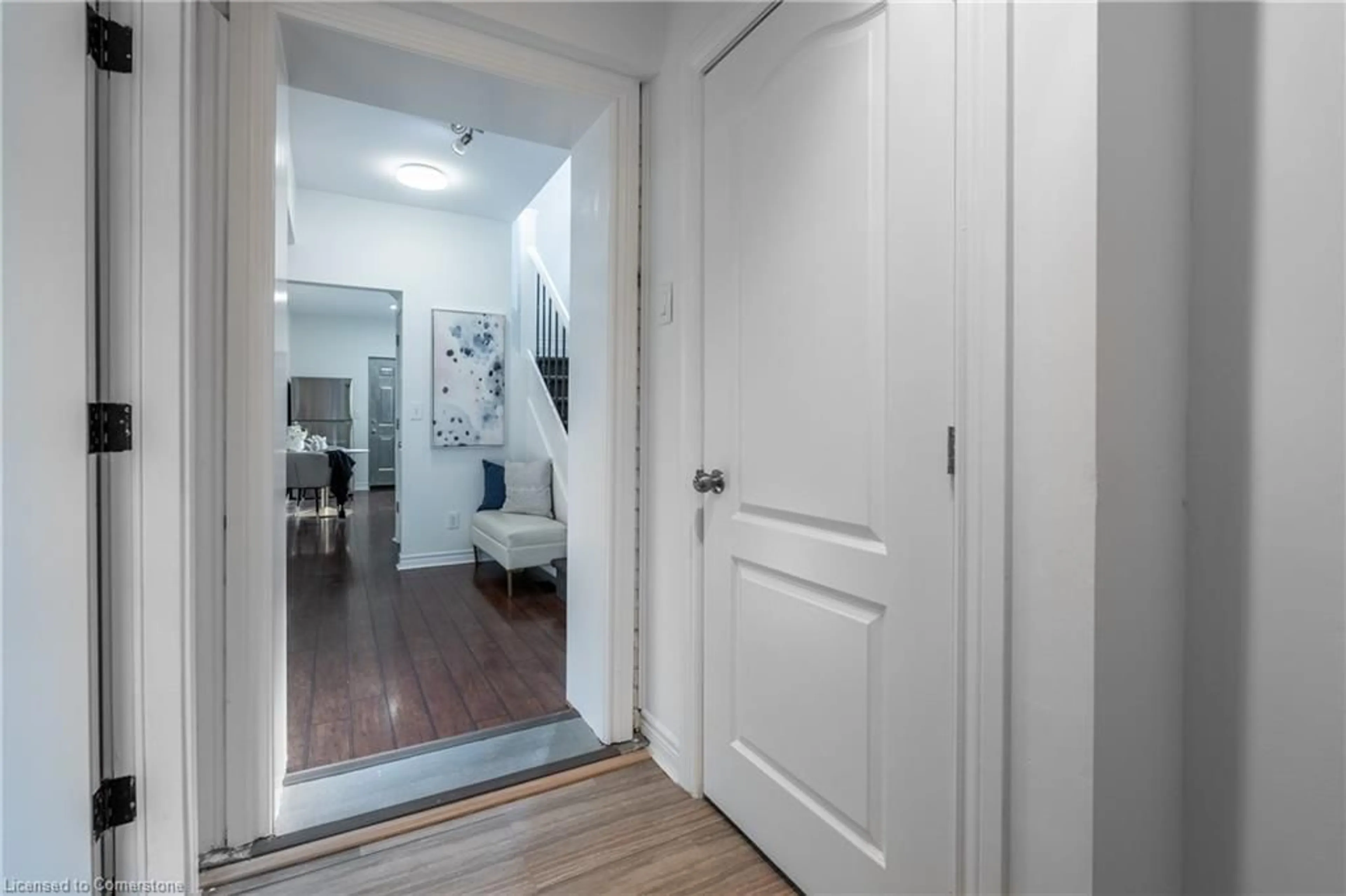 Indoor entryway, wood floors for 86 Welland Ave, St. Catharines Ontario L2R 2N1