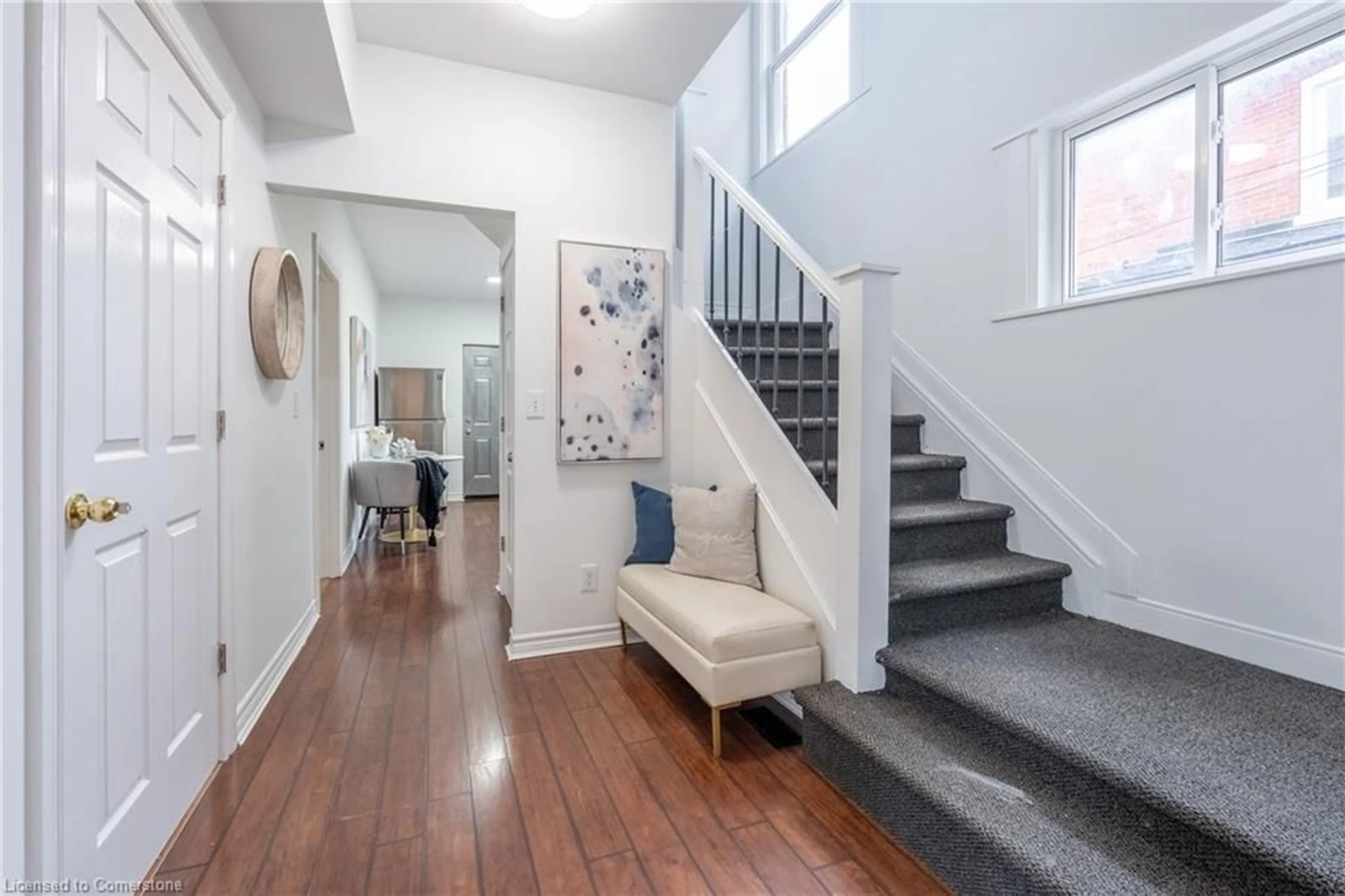 Indoor entryway, wood floors for 86 Welland Ave, St. Catharines Ontario L2R 2N1