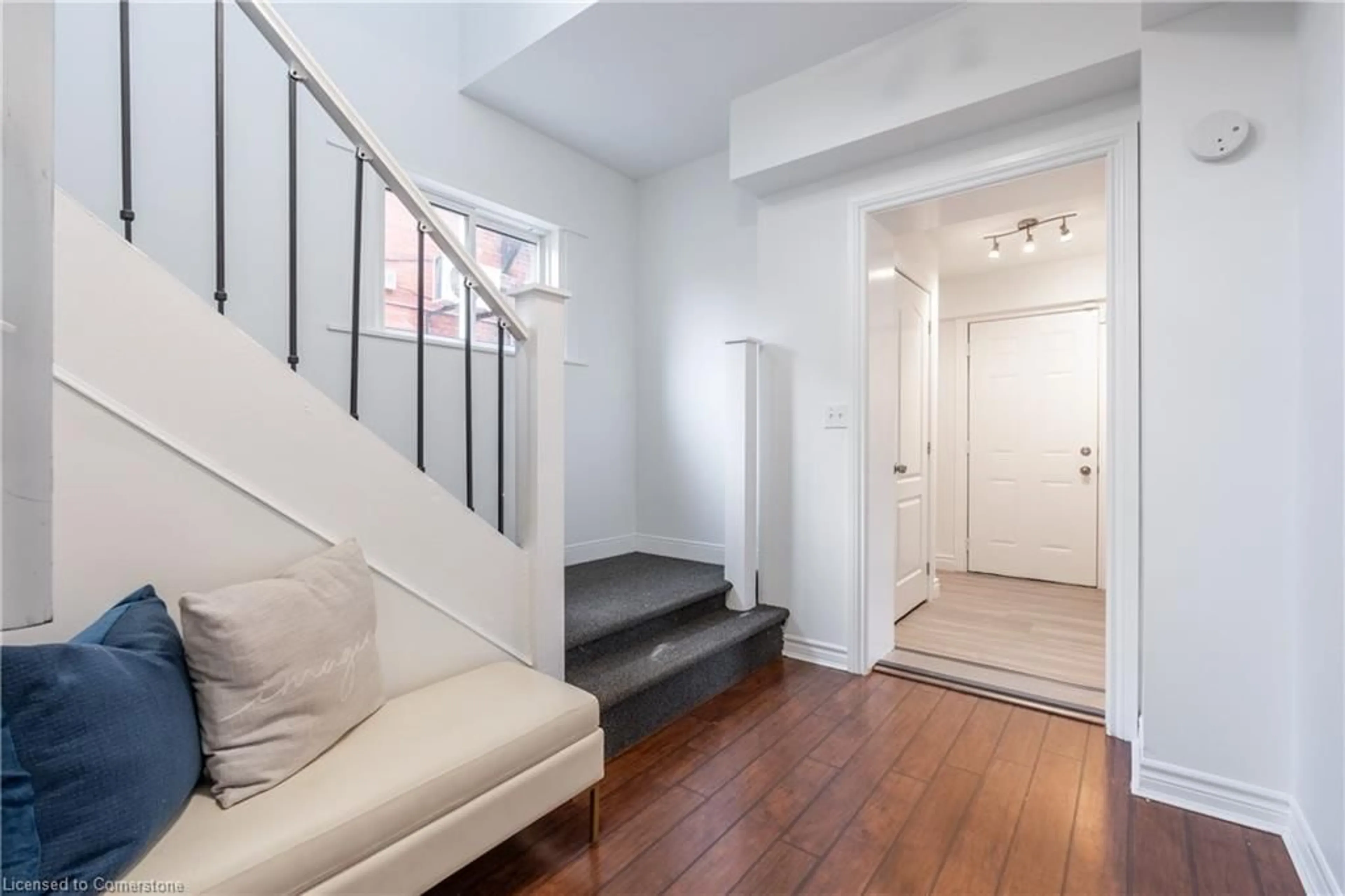 Indoor entryway, wood floors for 86 Welland Ave, St. Catharines Ontario L2R 2N1