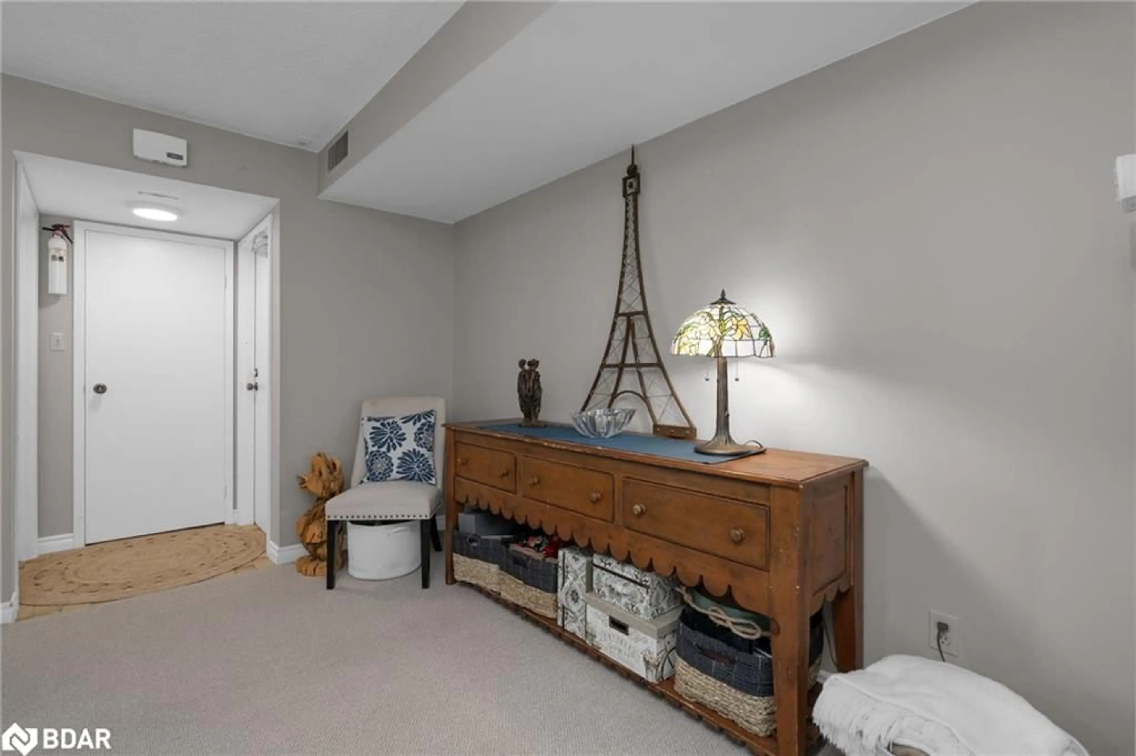 Indoor entryway, carpet floors for 1102 Horseshoe Valley Rd #303, Horseshoe Valley Ontario L4M 4Y8