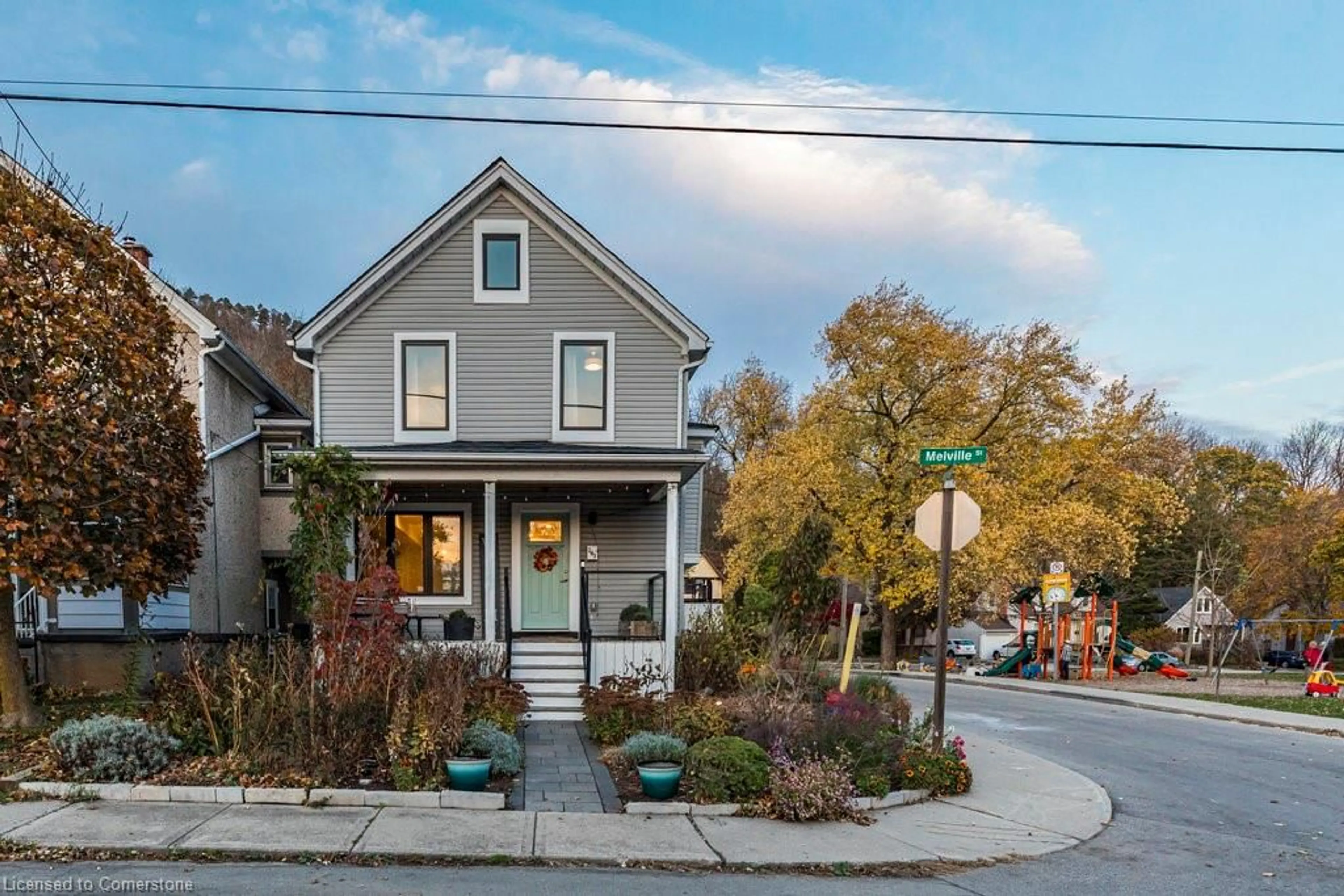 Frontside or backside of a home, the street view for 263 Melville St, Dundas Ontario L9H 2B5