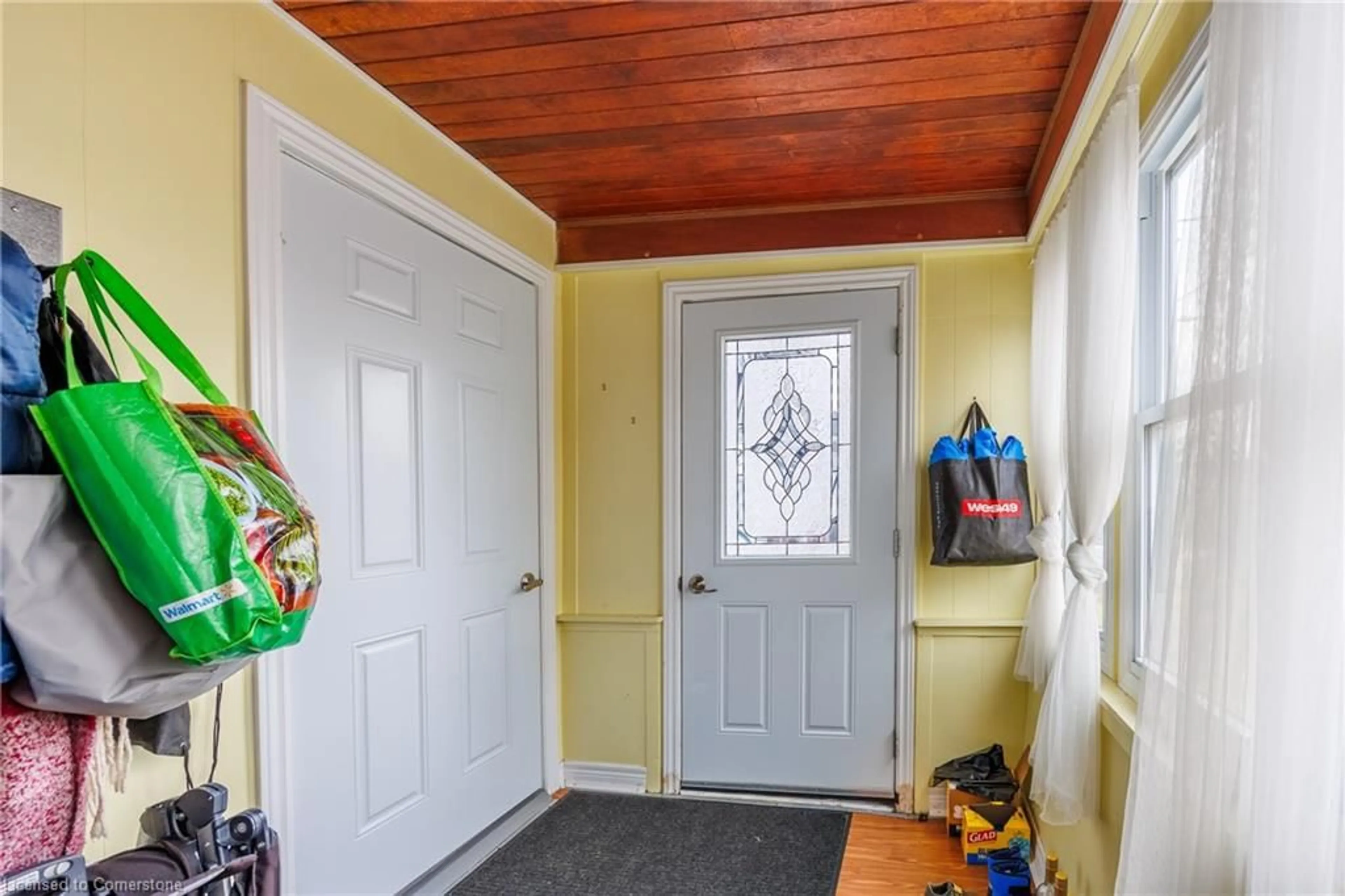 Indoor entryway, wood floors for 553 Main St, Woodstock Ontario N4S 1V3