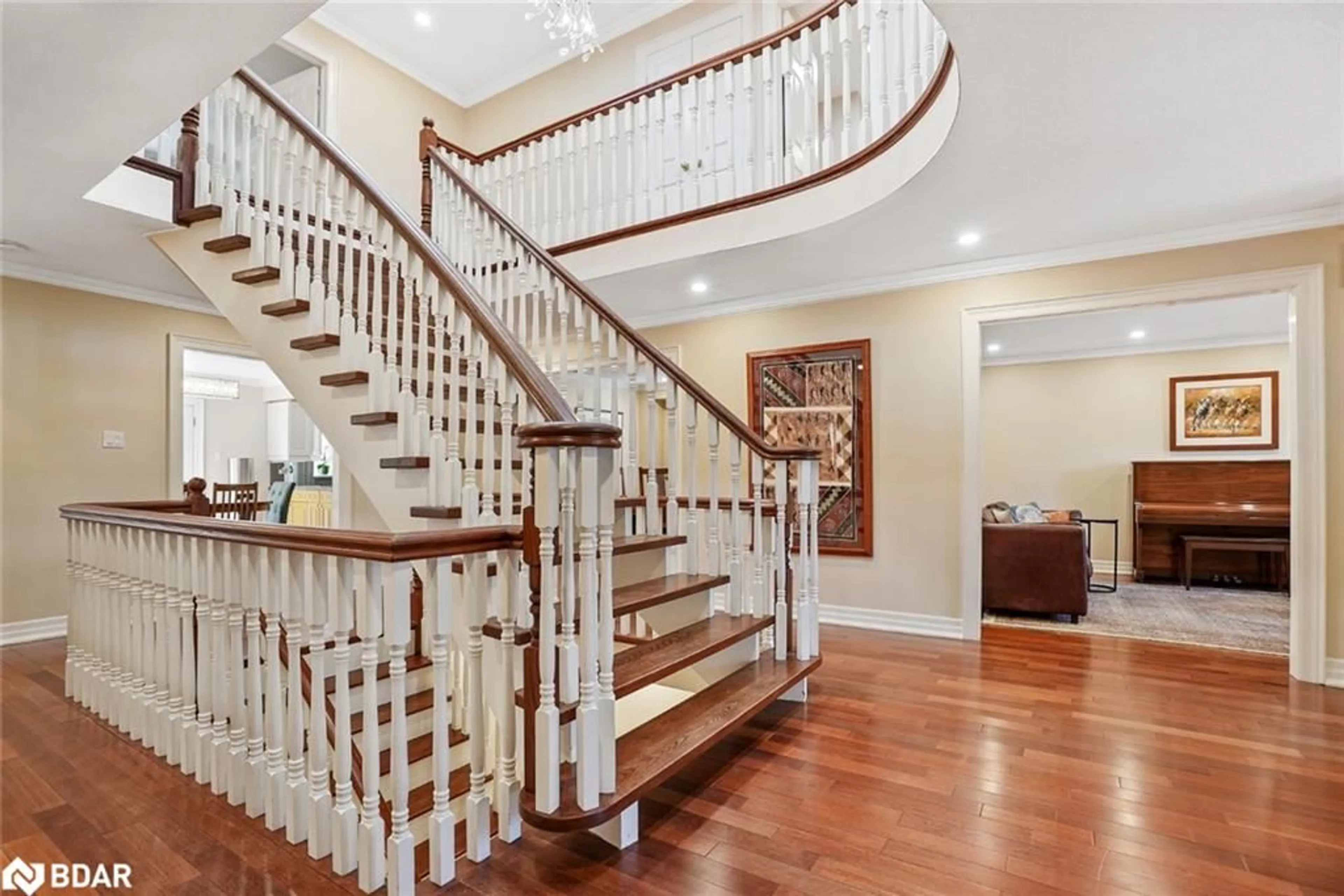 Stairs for 25 Grand Forest Dr, Barrie Ontario L4N 7E8