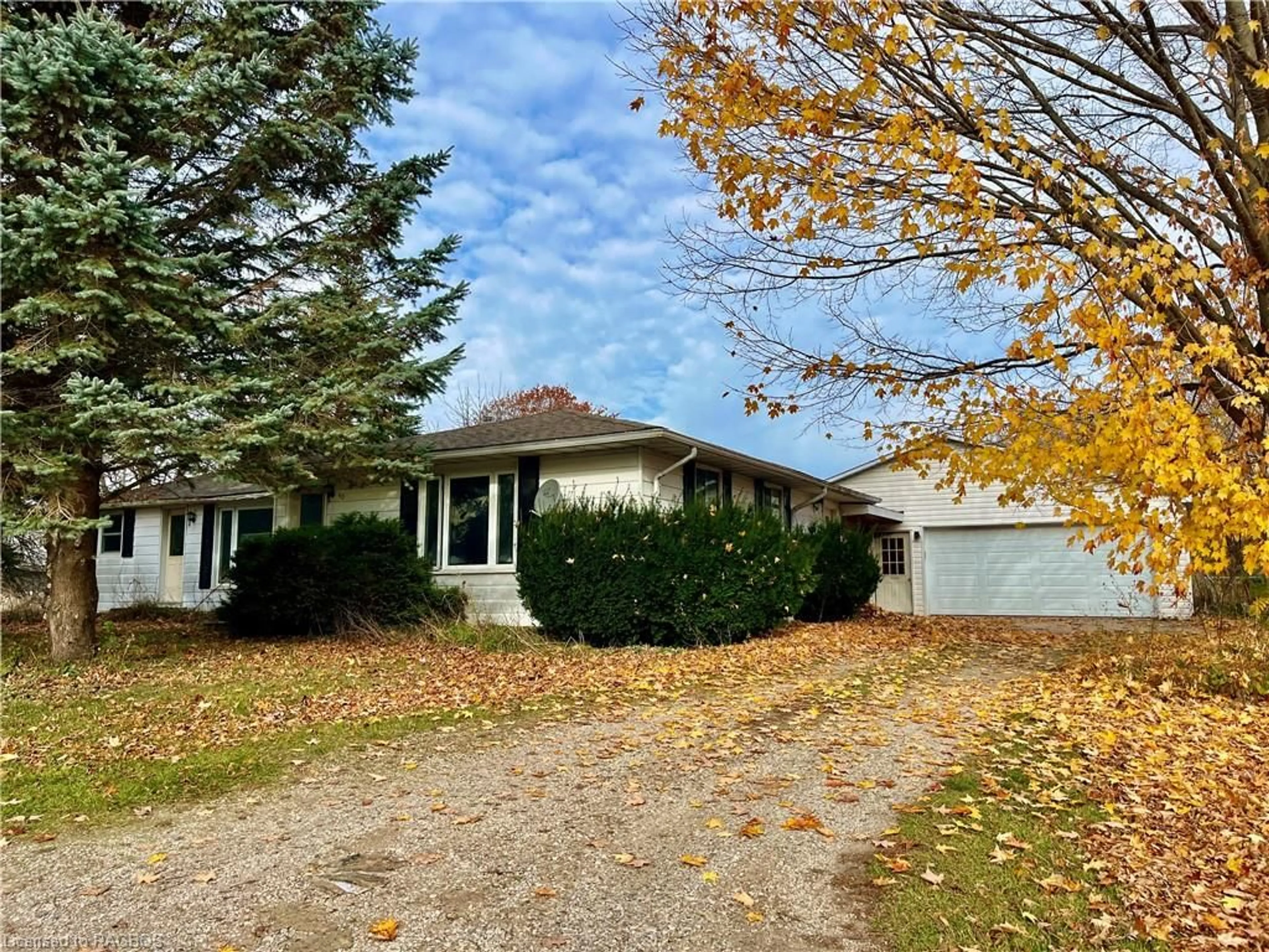 Frontside or backside of a home, cottage for 40 Mary Ann St, Tara Ontario N0H 2N0